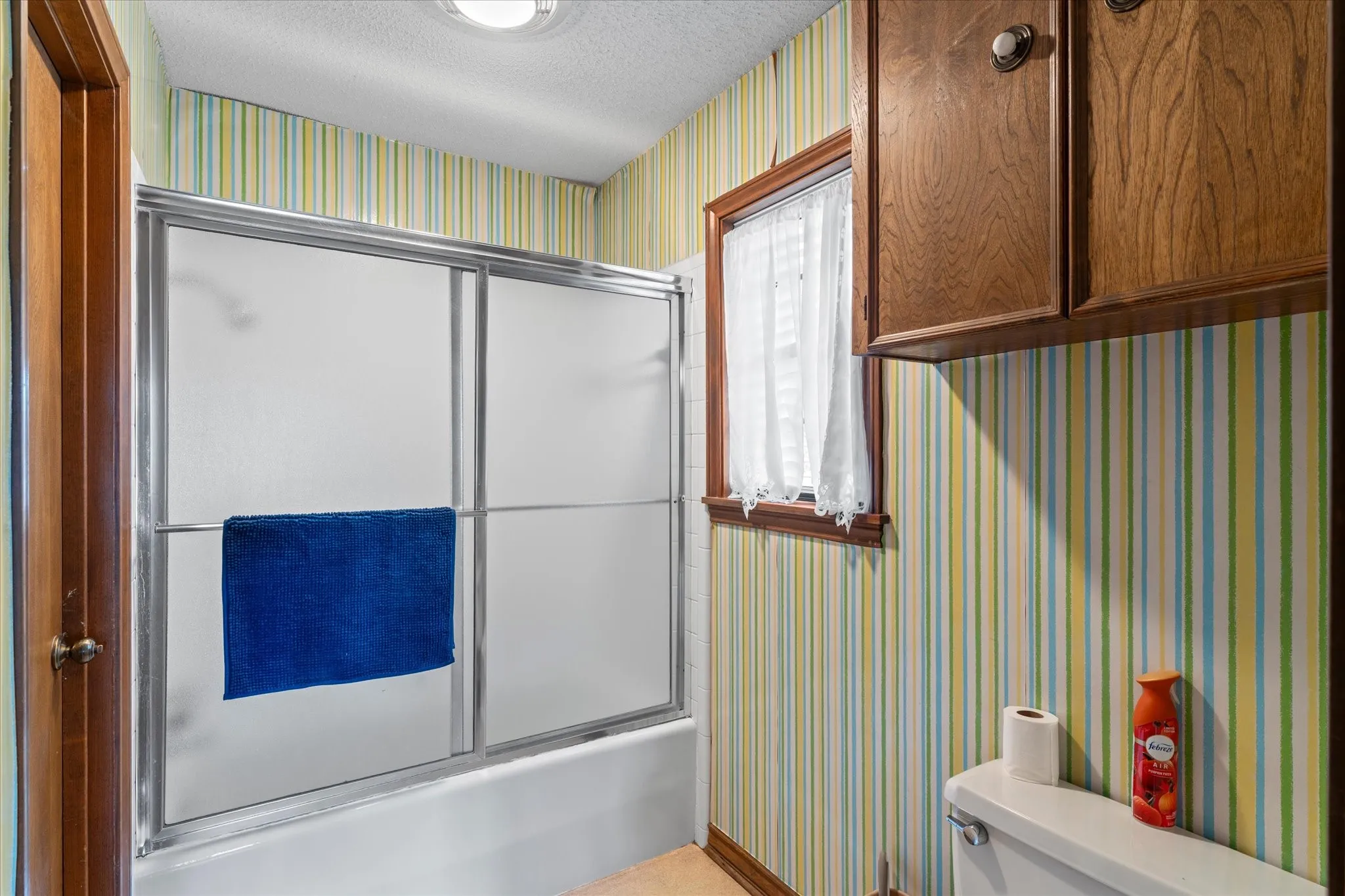 Single Family Residence For Sale in Titus County , 401 Southgate Drive, Mt Pleasant, Texas 75455, 3 Bedroom, 2 Bathroom, 2 Garage spaces, 2,001 Sqft, built in 1978, mls#21375564, Real Estate Agent in Mt Pleasant, Homes For Sale in Titus county, Homes For Sale in Mt Pleasant, Realtor in Mt Pleasant Texas, Real Estate Brokerage Independent Realty Texas, Luminita Cordes Realtor