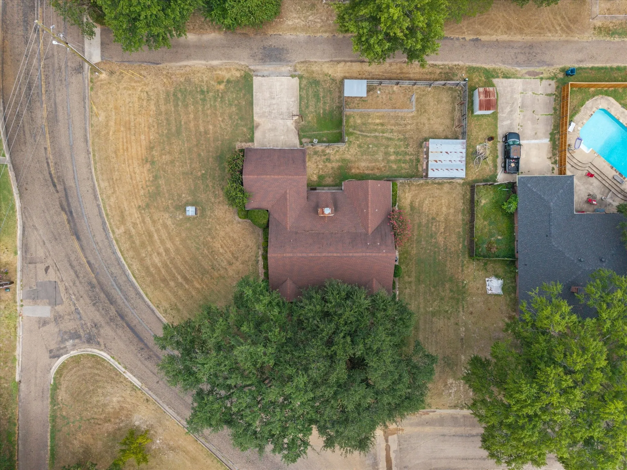 Single Family Residence For Sale in Titus County , 401 Southgate Drive, Mt Pleasant, Texas 75455, 3 Bedroom, 2 Bathroom, 2 Garage spaces, 2,001 Sqft, built in 1978, mls#21375564, Real Estate Agent in Mt Pleasant, Homes For Sale in Titus county, Homes For Sale in Mt Pleasant, Realtor in Mt Pleasant Texas, Real Estate Brokerage Independent Realty Texas, Luminita Cordes Realtor