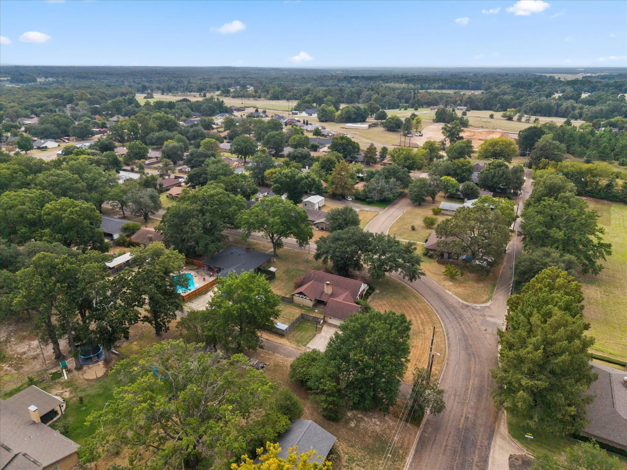 Single Family Residence For Sale in Titus County , 401 Southgate Drive, Mt Pleasant, Texas 75455, 3 Bedroom, 2 Bathroom, 2 Garage spaces, 2,001 Sqft, built in 1978, mls#21375564, Real Estate Agent in Mt Pleasant, Homes For Sale in Titus county, Homes For Sale in Mt Pleasant, Realtor in Mt Pleasant Texas, Real Estate Brokerage Independent Realty Texas, Luminita Cordes Realtor
