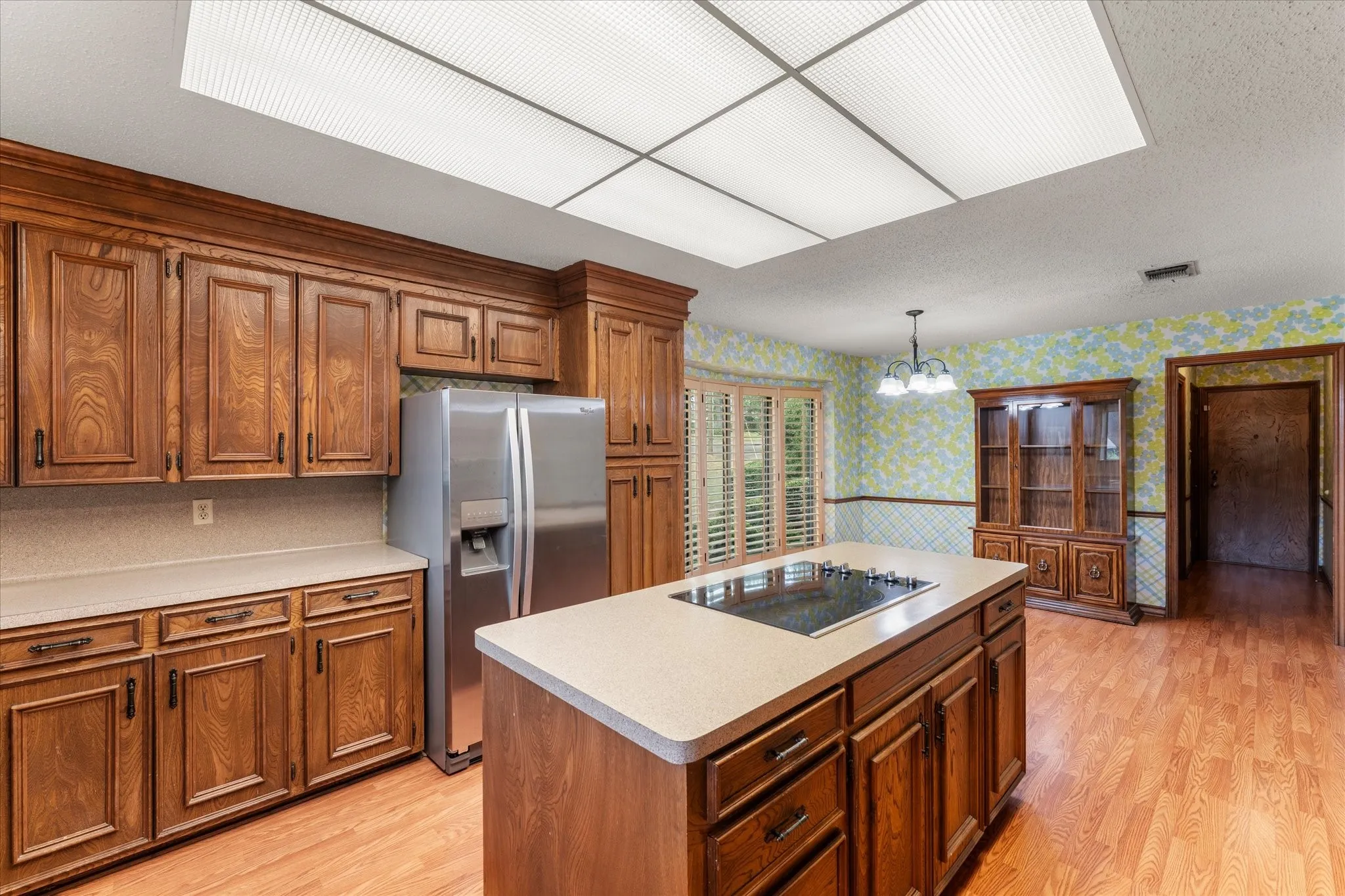 Single Family Residence For Sale in Titus County , 401 Southgate Drive, Mt Pleasant, Texas 75455, 3 Bedroom, 2 Bathroom, 2 Garage spaces, 2,001 Sqft, built in 1978, mls#21375564, Real Estate Agent in Mt Pleasant, Homes For Sale in Titus county, Homes For Sale in Mt Pleasant, Realtor in Mt Pleasant Texas, Real Estate Brokerage Independent Realty Texas, Luminita Cordes Realtor
