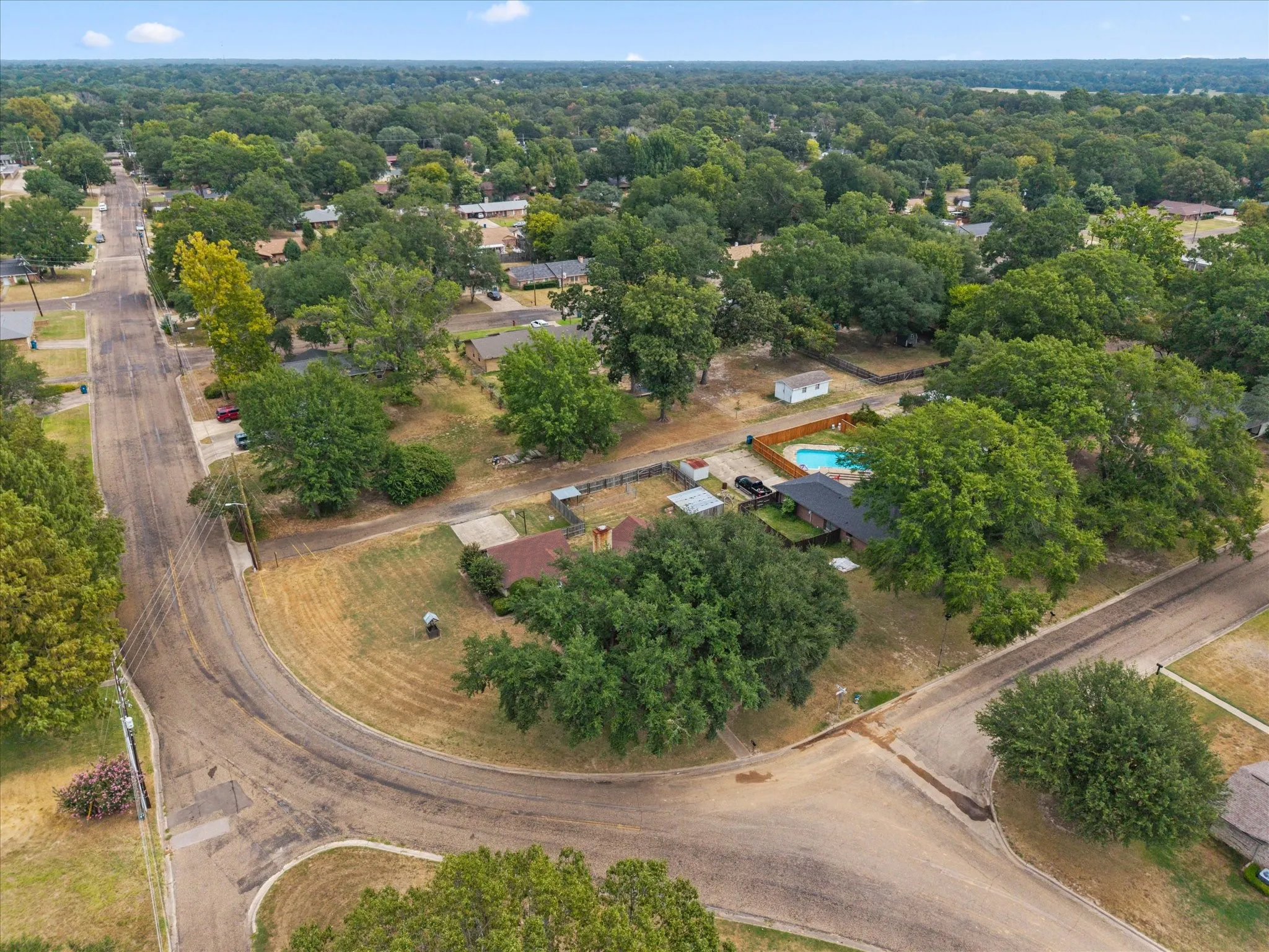 Single Family Residence For Sale in Titus County , 401 Southgate Drive, Mt Pleasant, Texas 75455, 3 Bedroom, 2 Bathroom, 2 Garage spaces, 2,001 Sqft, built in 1978, mls#21375564, Real Estate Agent in Mt Pleasant, Homes For Sale in Titus county, Homes For Sale in Mt Pleasant, Realtor in Mt Pleasant Texas, Real Estate Brokerage Independent Realty Texas, Luminita Cordes Realtor