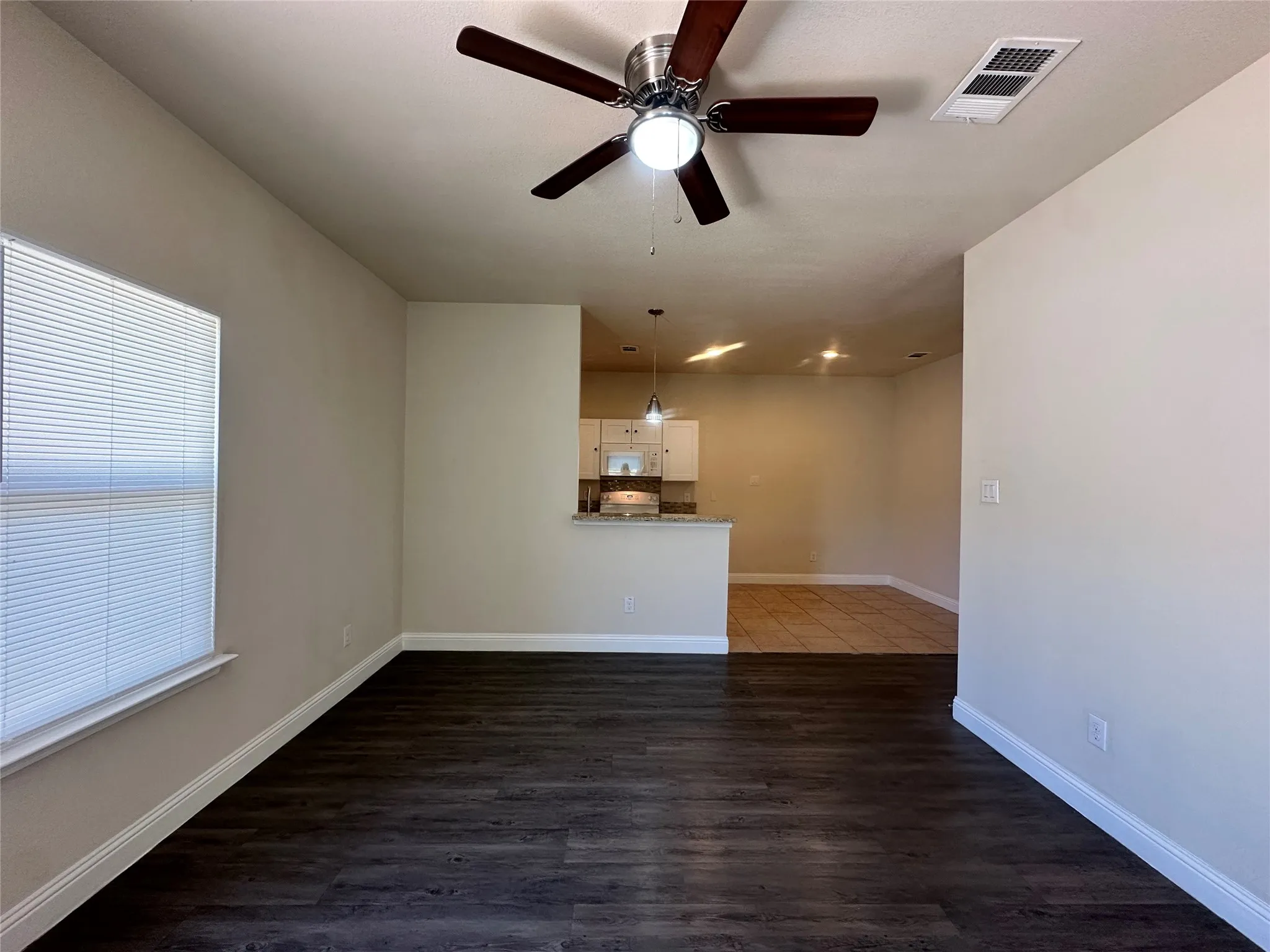 Duplex For Rent in Tarrant County , 7407 Novella Drive, Fort Worth, Texas 76134, 3 Bedroom, 2 Bathroom, 1 Garage spaces, 1,055 Sqft, built in 2018, mls#21376375, Real Estate Agent in Fort Worth, Homes For Rent in Tarrant county, Homes For Rent in Fort Worth, Realtor in Fort Worth Texas, Real Estate Brokerage Independent Realty Texas, Luminita Cordes Realtor