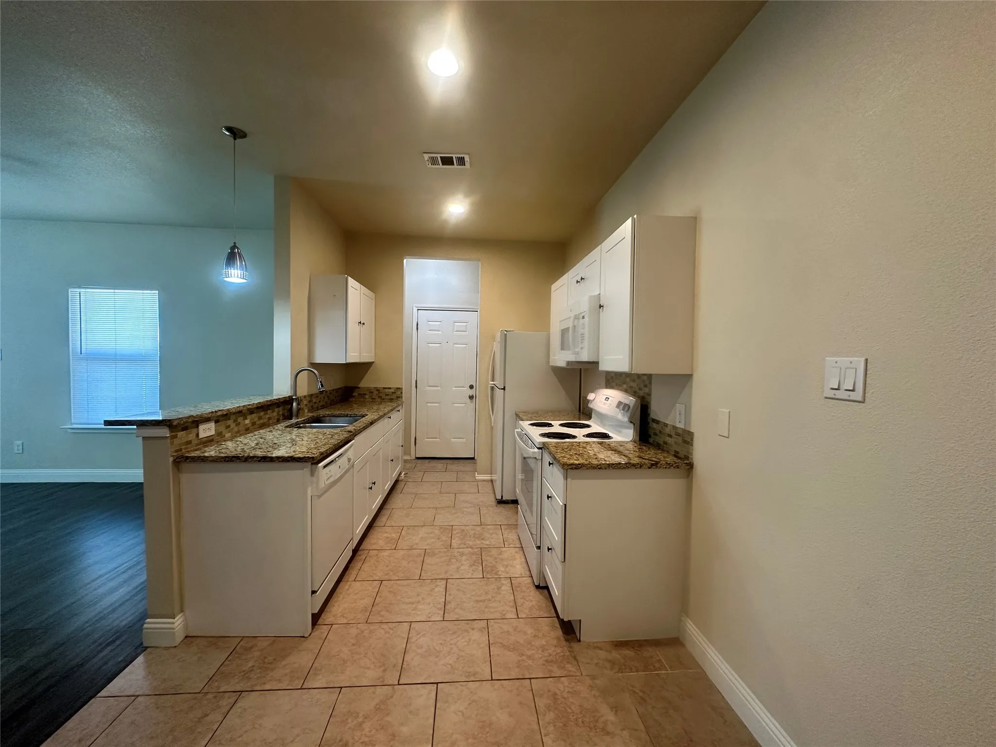 Duplex For Rent in Tarrant County , 7407 Novella Drive, Fort Worth, Texas 76134, 3 Bedroom, 2 Bathroom, 1 Garage spaces, 1,055 Sqft, built in 2018, mls#21376375, Real Estate Agent in Fort Worth, Homes For Rent in Tarrant county, Homes For Rent in Fort Worth, Realtor in Fort Worth Texas, Real Estate Brokerage Independent Realty Texas, Luminita Cordes Realtor