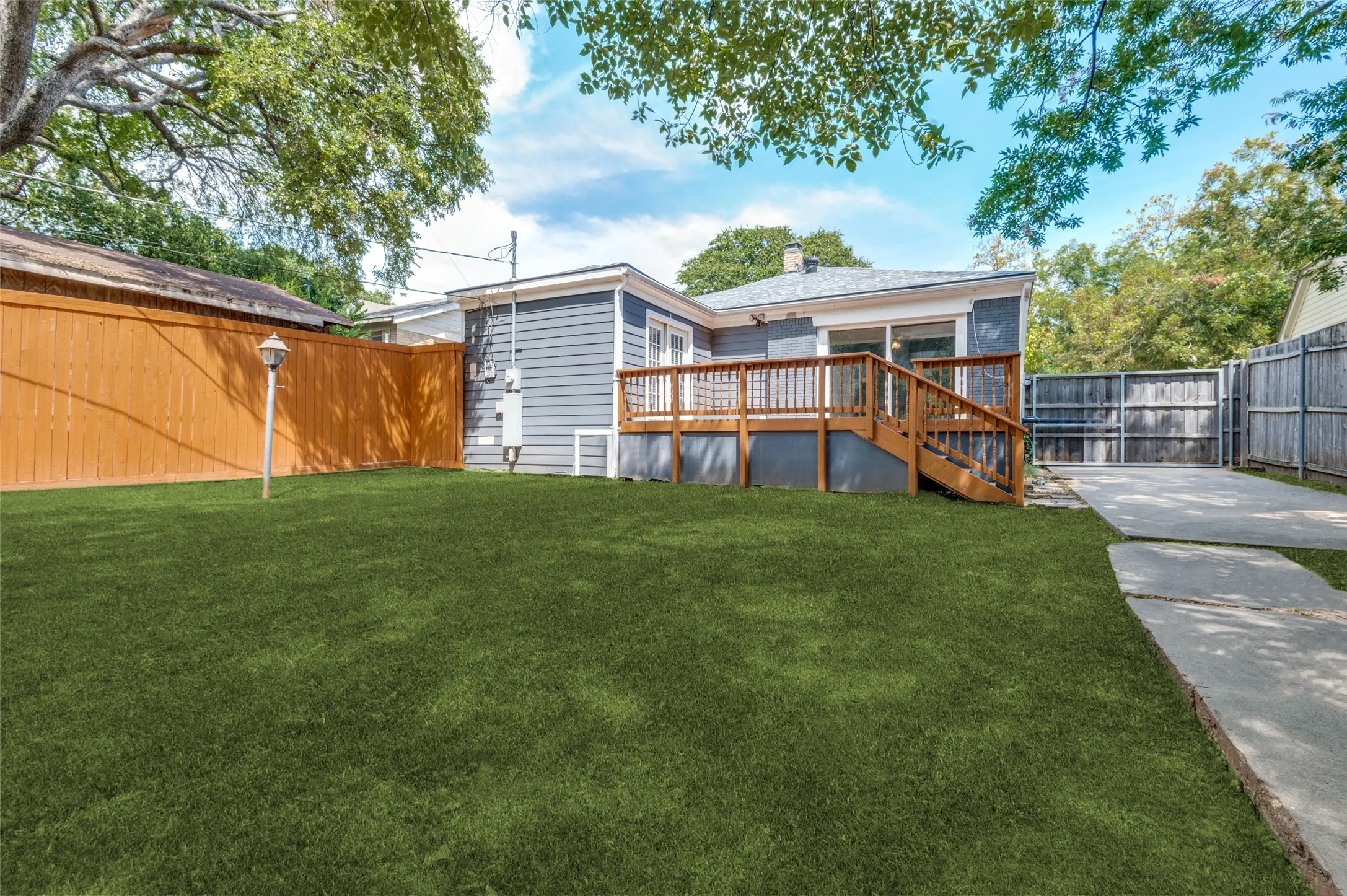 Single Family Residence For Rent in Dallas County , 219 S Briscoe Boulevard, Dallas, Texas 75211, 3 Bedroom, 1 Bathroom, Garage spaces, 1,324 Sqft, built in 1927, mls#21374366, Real Estate Agent in Dallas, Homes For Rent in Dallas county, Homes For Rent in Dallas, Realtor in Dallas Texas, Real Estate Brokerage Independent Realty Texas, Luminita Cordes Realtor