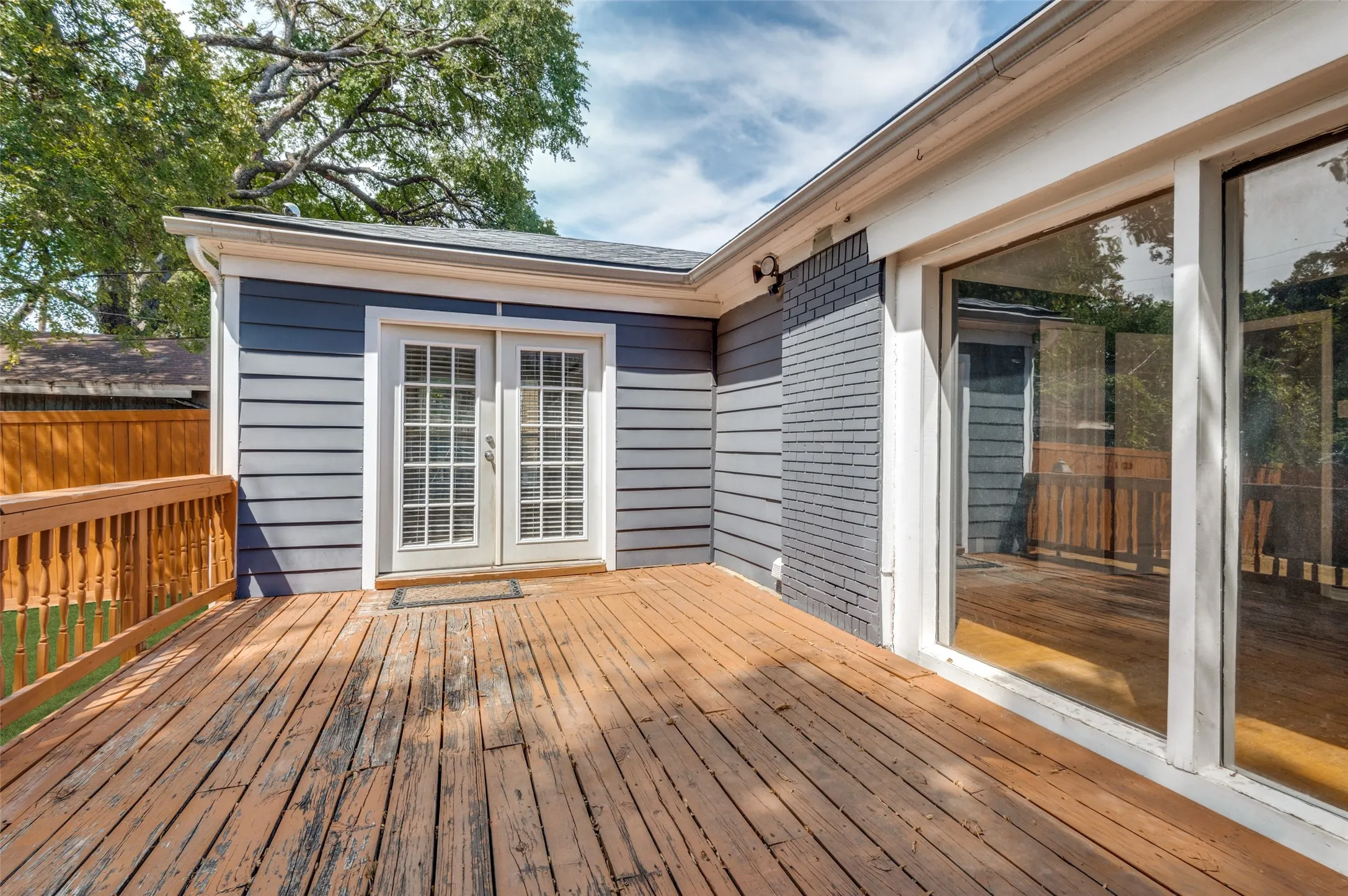 Single Family Residence For Rent in Dallas County , 219 S Briscoe Boulevard, Dallas, Texas 75211, 3 Bedroom, 1 Bathroom, Garage spaces, 1,324 Sqft, built in 1927, mls#21374366, Real Estate Agent in Dallas, Homes For Rent in Dallas county, Homes For Rent in Dallas, Realtor in Dallas Texas, Real Estate Brokerage Independent Realty Texas, Luminita Cordes Realtor