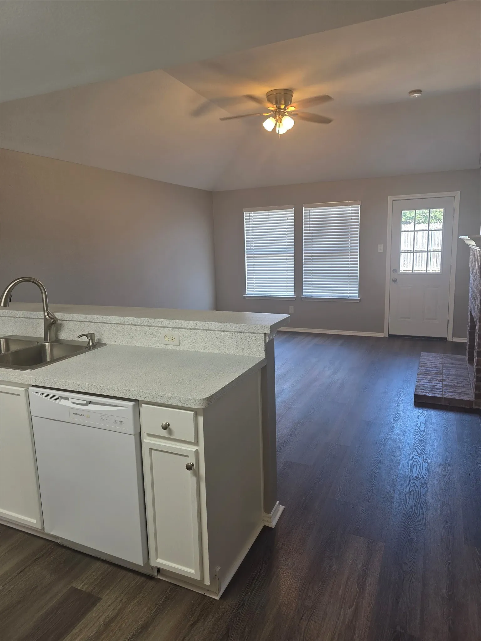 Single Family Residence For Rent in Collin County , 704 Linden Avenue, Wylie, Texas 75098, 3 Bedroom, 2 Bathroom, 2 Garage spaces, 1,385 Sqft, built in 2003, mls#21376380, Real Estate Agent in Wylie, Homes For Rent in Collin county, Homes For Rent in Wylie, Realtor in Wylie Texas, Real Estate Brokerage Independent Realty Texas, Luminita Cordes Realtor