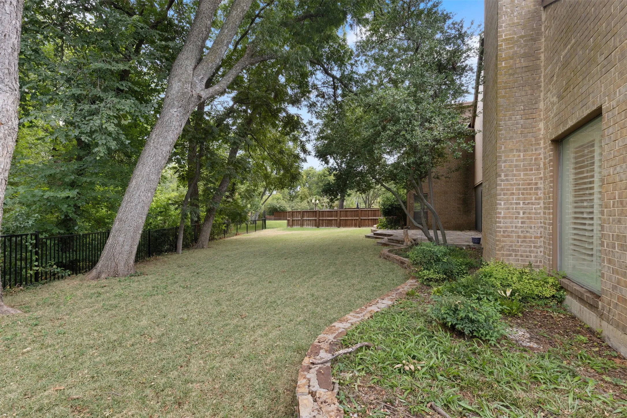 Single Family Residence For Sale in Collin County , 6822 Blue Mesa Drive, Dallas, Texas 75252, 6 Bedroom, 5 Bathroom, 2 Garage spaces, 4,629 Sqft, built in 1981, mls#21373749, Real Estate Agent in Dallas, Homes For Sale in Collin county, Homes For Sale in Dallas, Realtor in Dallas Texas, Real Estate Brokerage Independent Realty Texas, Luminita Cordes Realtor