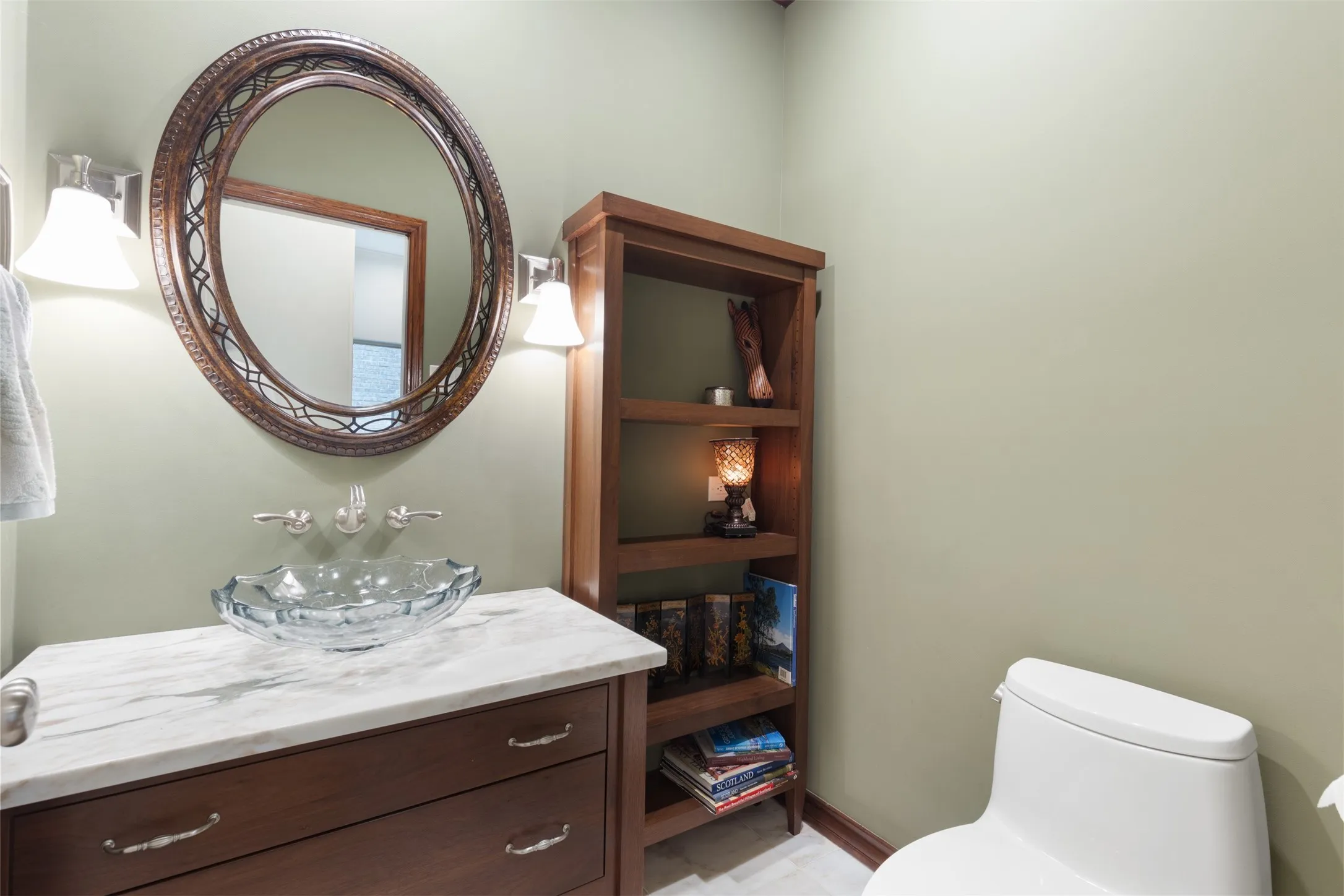 Single Family Residence For Sale in Collin County , 6822 Blue Mesa Drive, Dallas, Texas 75252, 6 Bedroom, 5 Bathroom, 2 Garage spaces, 4,629 Sqft, built in 1981, mls#21373749, Real Estate Agent in Dallas, Homes For Sale in Collin county, Homes For Sale in Dallas, Realtor in Dallas Texas, Real Estate Brokerage Independent Realty Texas, Luminita Cordes Realtor