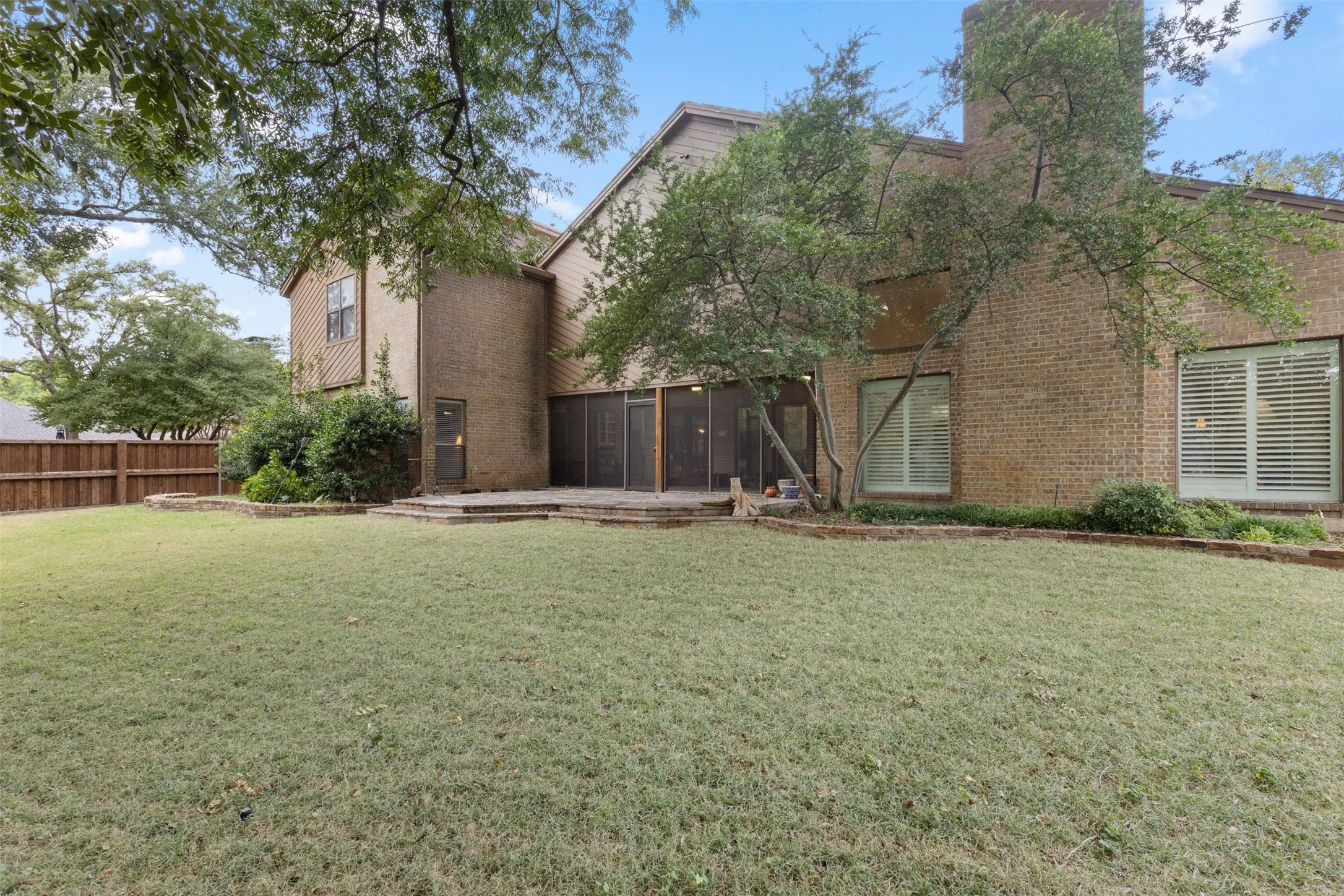 Single Family Residence For Sale in Collin County , 6822 Blue Mesa Drive, Dallas, Texas 75252, 6 Bedroom, 5 Bathroom, 2 Garage spaces, 4,629 Sqft, built in 1981, mls#21373749, Real Estate Agent in Dallas, Homes For Sale in Collin county, Homes For Sale in Dallas, Realtor in Dallas Texas, Real Estate Brokerage Independent Realty Texas, Luminita Cordes Realtor