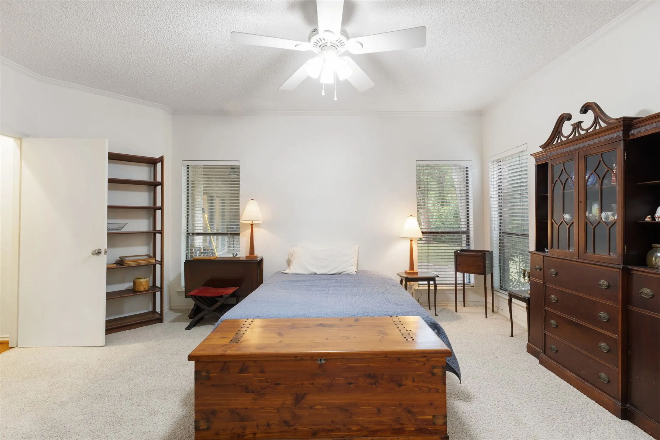 Single Family Residence For Sale in Collin County , 6822 Blue Mesa Drive, Dallas, Texas 75252, 6 Bedroom, 5 Bathroom, 2 Garage spaces, 4,629 Sqft, built in 1981, mls#21373749, Real Estate Agent in Dallas, Homes For Sale in Collin county, Homes For Sale in Dallas, Realtor in Dallas Texas, Real Estate Brokerage Independent Realty Texas, Luminita Cordes Realtor