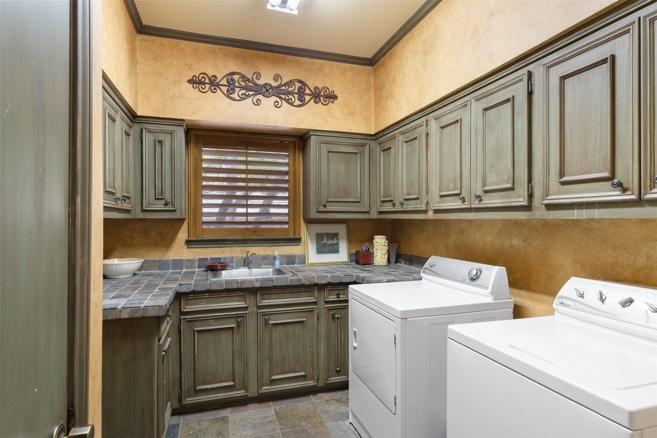Single Family Residence For Sale in Collin County , 6822 Blue Mesa Drive, Dallas, Texas 75252, 6 Bedroom, 5 Bathroom, 2 Garage spaces, 4,629 Sqft, built in 1981, mls#21373749, Real Estate Agent in Dallas, Homes For Sale in Collin county, Homes For Sale in Dallas, Realtor in Dallas Texas, Real Estate Brokerage Independent Realty Texas, Luminita Cordes Realtor