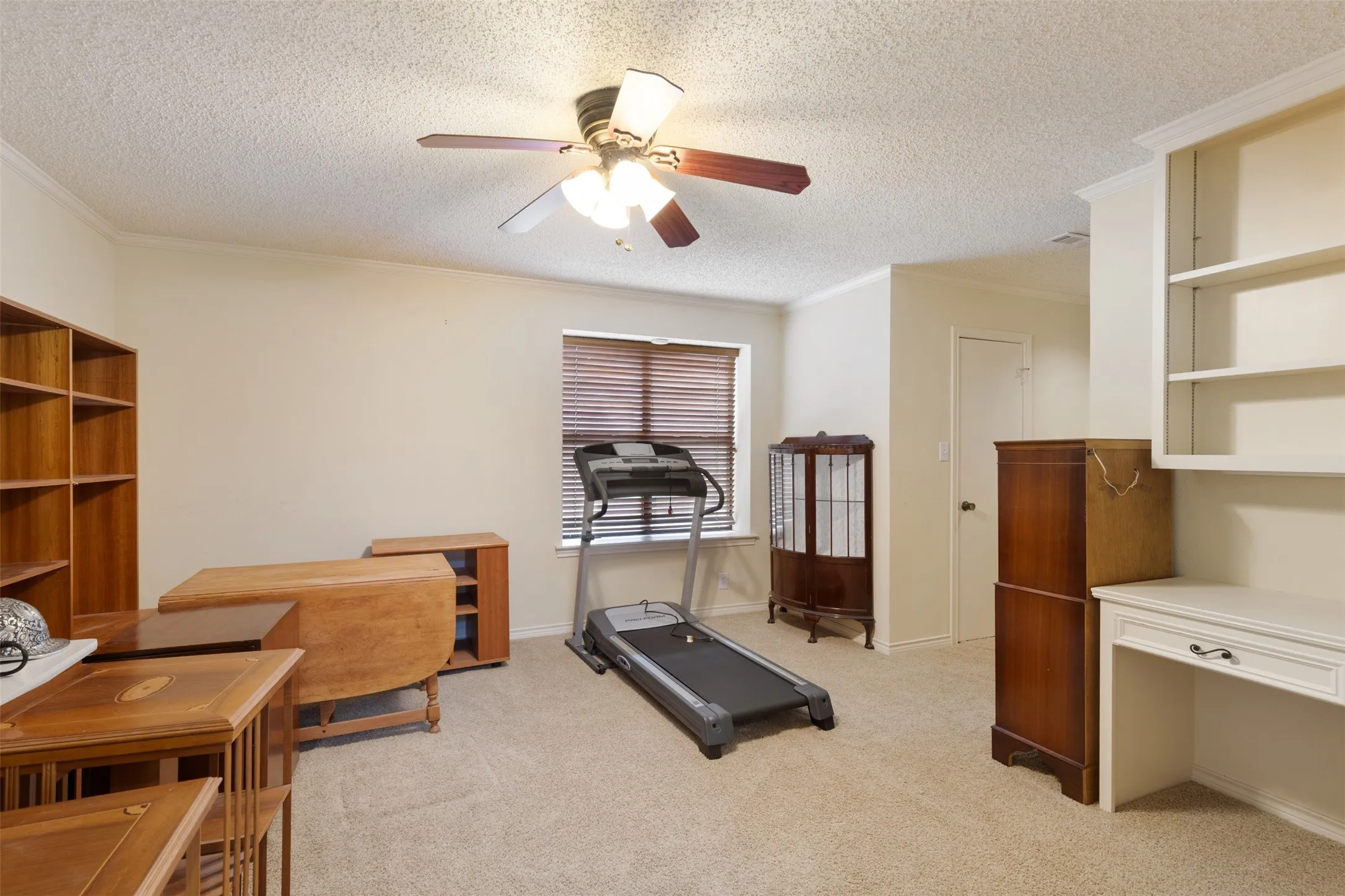 Single Family Residence For Sale in Collin County , 6822 Blue Mesa Drive, Dallas, Texas 75252, 6 Bedroom, 5 Bathroom, 2 Garage spaces, 4,629 Sqft, built in 1981, mls#21373749, Real Estate Agent in Dallas, Homes For Sale in Collin county, Homes For Sale in Dallas, Realtor in Dallas Texas, Real Estate Brokerage Independent Realty Texas, Luminita Cordes Realtor