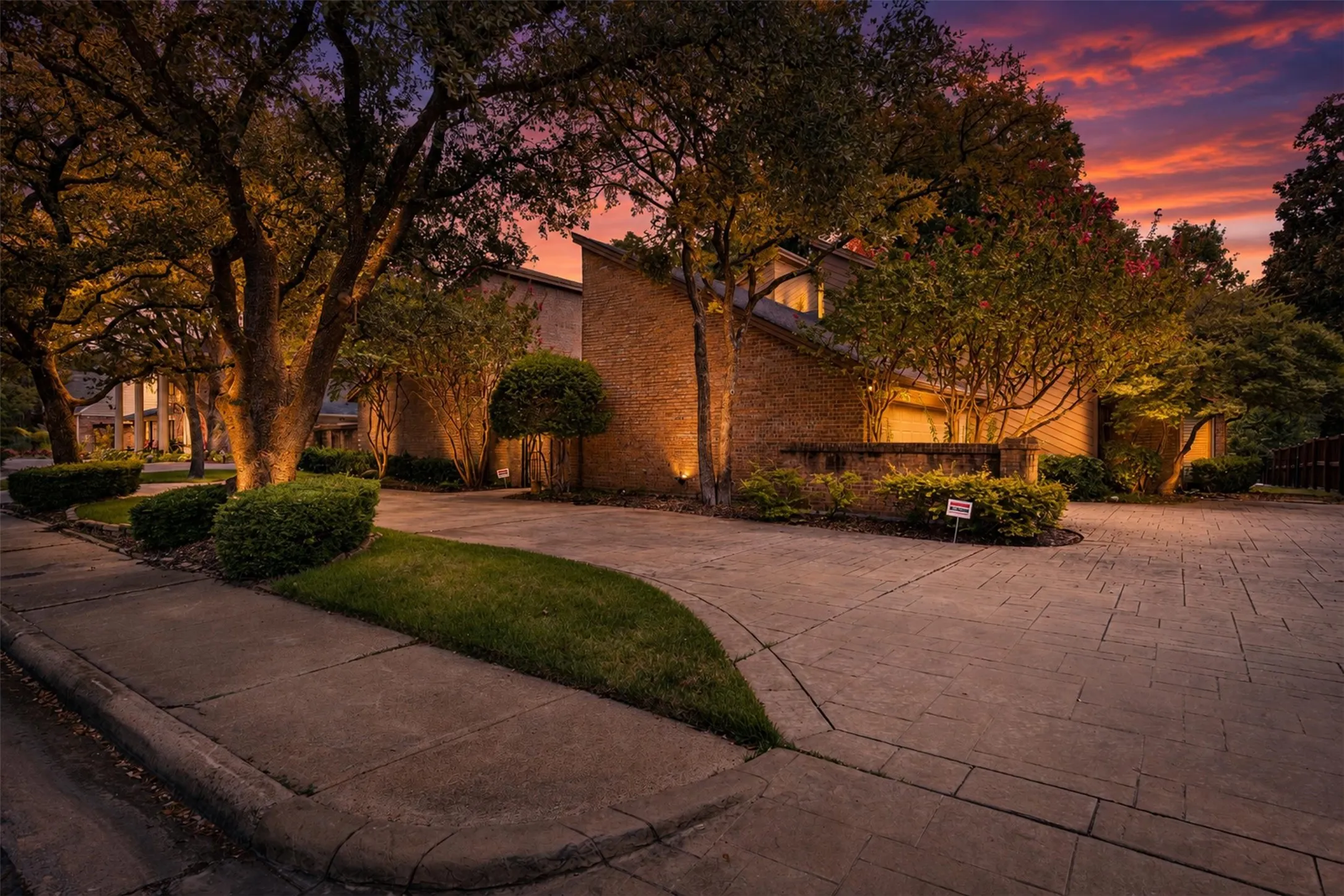 Single Family Residence For Sale in Collin County , 6822 Blue Mesa Drive, Dallas, Texas 75252, 6 Bedroom, 5 Bathroom, 2 Garage spaces, 4,629 Sqft, built in 1981, mls#21373749, Real Estate Agent in Dallas, Homes For Sale in Collin county, Homes For Sale in Dallas, Realtor in Dallas Texas, Real Estate Brokerage Independent Realty Texas, Luminita Cordes Realtor