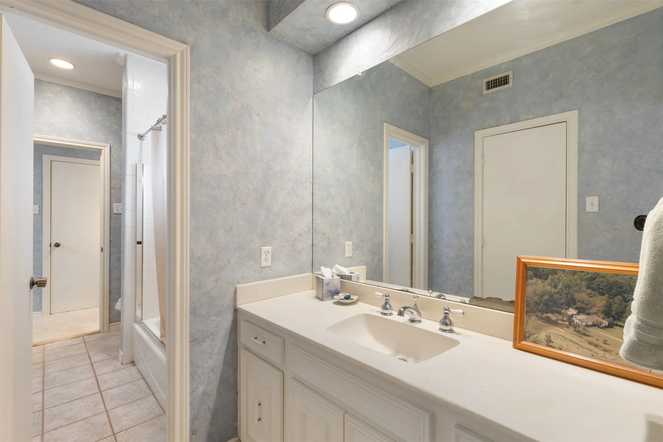 Single Family Residence For Sale in Collin County , 6822 Blue Mesa Drive, Dallas, Texas 75252, 6 Bedroom, 5 Bathroom, 2 Garage spaces, 4,629 Sqft, built in 1981, mls#21373749, Real Estate Agent in Dallas, Homes For Sale in Collin county, Homes For Sale in Dallas, Realtor in Dallas Texas, Real Estate Brokerage Independent Realty Texas, Luminita Cordes Realtor