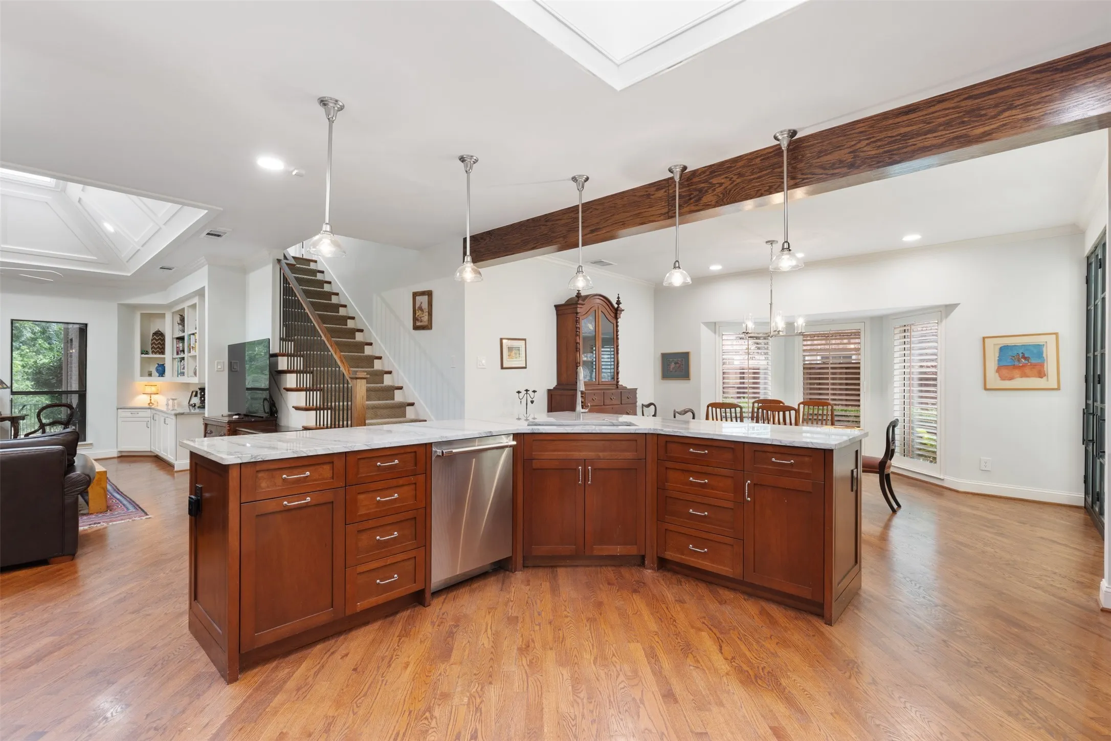 Single Family Residence For Sale in Collin County , 6822 Blue Mesa Drive, Dallas, Texas 75252, 6 Bedroom, 5 Bathroom, 2 Garage spaces, 4,629 Sqft, built in 1981, mls#21373749, Real Estate Agent in Dallas, Homes For Sale in Collin county, Homes For Sale in Dallas, Realtor in Dallas Texas, Real Estate Brokerage Independent Realty Texas, Luminita Cordes Realtor
