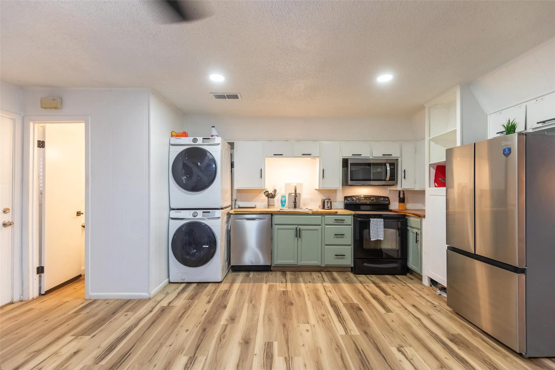 Condominium For Sale in Taylor County , 4501 N 2nd Street, Abilene, Texas 79603, 3 Bedroom, 2 Bathroom, Garage spaces, 1,280 Sqft, built in 1964, mls#21373849, Real Estate Agent in Abilene, Homes For Sale in Taylor county, Homes For Sale in Abilene, Realtor in Abilene Texas, Real Estate Brokerage Independent Realty Texas, Luminita Cordes Realtor