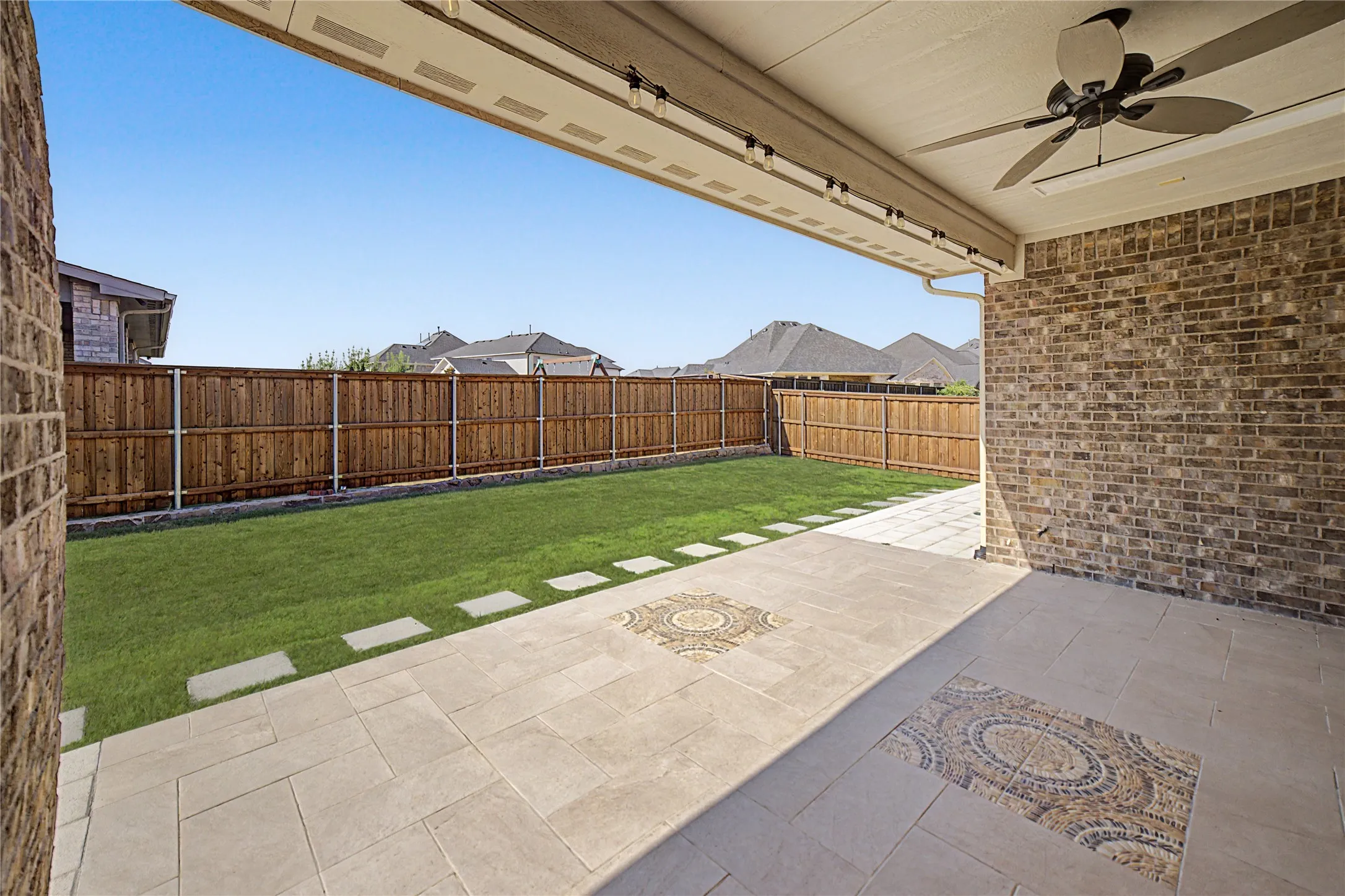 Single Family Residence For Sale in Denton County , 1457 Brent Knoll Drive, Frisco, Texas 75033, 5 Bedroom, 5 Bathroom, 2 Garage spaces, 4,262 Sqft, built in 2020, mls#21376395, Real Estate Agent in Frisco, Homes For Sale in Denton county, Homes For Sale in Frisco, Realtor in Frisco Texas, Real Estate Brokerage Independent Realty Texas, Luminita Cordes Realtor