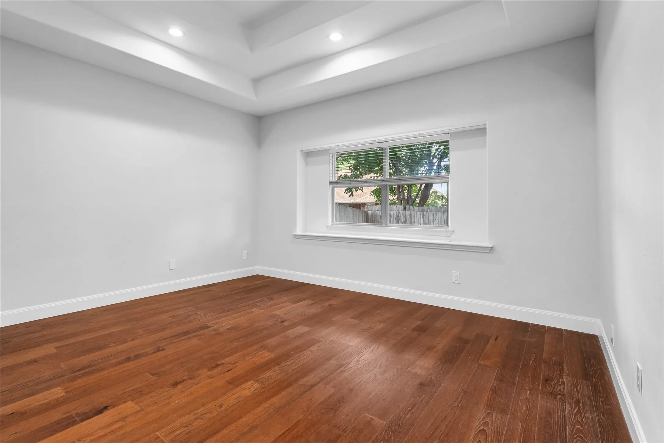 Single Family Residence For Sale in Tarrant County , 5541 Flynn Court, Fort Worth, Texas 76137, 3 Bedroom, 2 Bathroom, 2 Garage spaces, 1,853 Sqft, built in 2000, mls#21367652, Real Estate Agent in Fort Worth, Homes For Sale in Tarrant county, Homes For Sale in Fort Worth, Realtor in Fort Worth Texas, Real Estate Brokerage Independent Realty Texas, Luminita Cordes Realtor