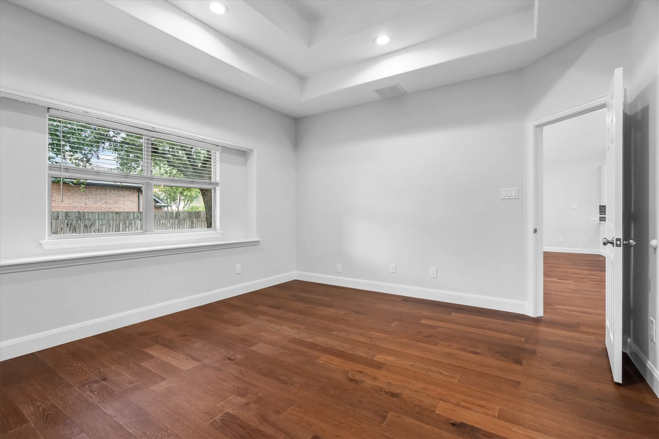 Single Family Residence For Sale in Tarrant County , 5541 Flynn Court, Fort Worth, Texas 76137, 3 Bedroom, 2 Bathroom, 2 Garage spaces, 1,853 Sqft, built in 2000, mls#21367652, Real Estate Agent in Fort Worth, Homes For Sale in Tarrant county, Homes For Sale in Fort Worth, Realtor in Fort Worth Texas, Real Estate Brokerage Independent Realty Texas, Luminita Cordes Realtor