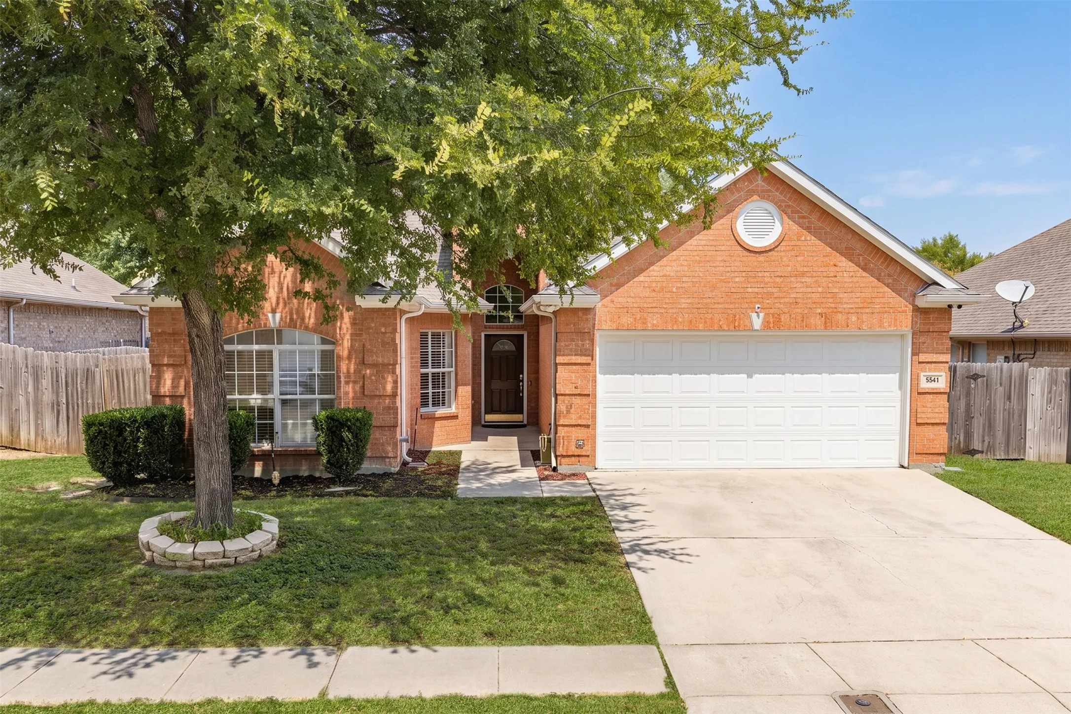 Single Family Residence For Sale in Tarrant County , 5541 Flynn Court, Fort Worth, Texas 76137, 3 Bedroom, 2 Bathroom, 2 Garage spaces, 1,853 Sqft, built in 2000, mls#21367652, Real Estate Agent in Fort Worth, Homes For Sale in Tarrant county, Homes For Sale in Fort Worth, Realtor in Fort Worth Texas, Real Estate Brokerage Independent Realty Texas, Luminita Cordes Realtor