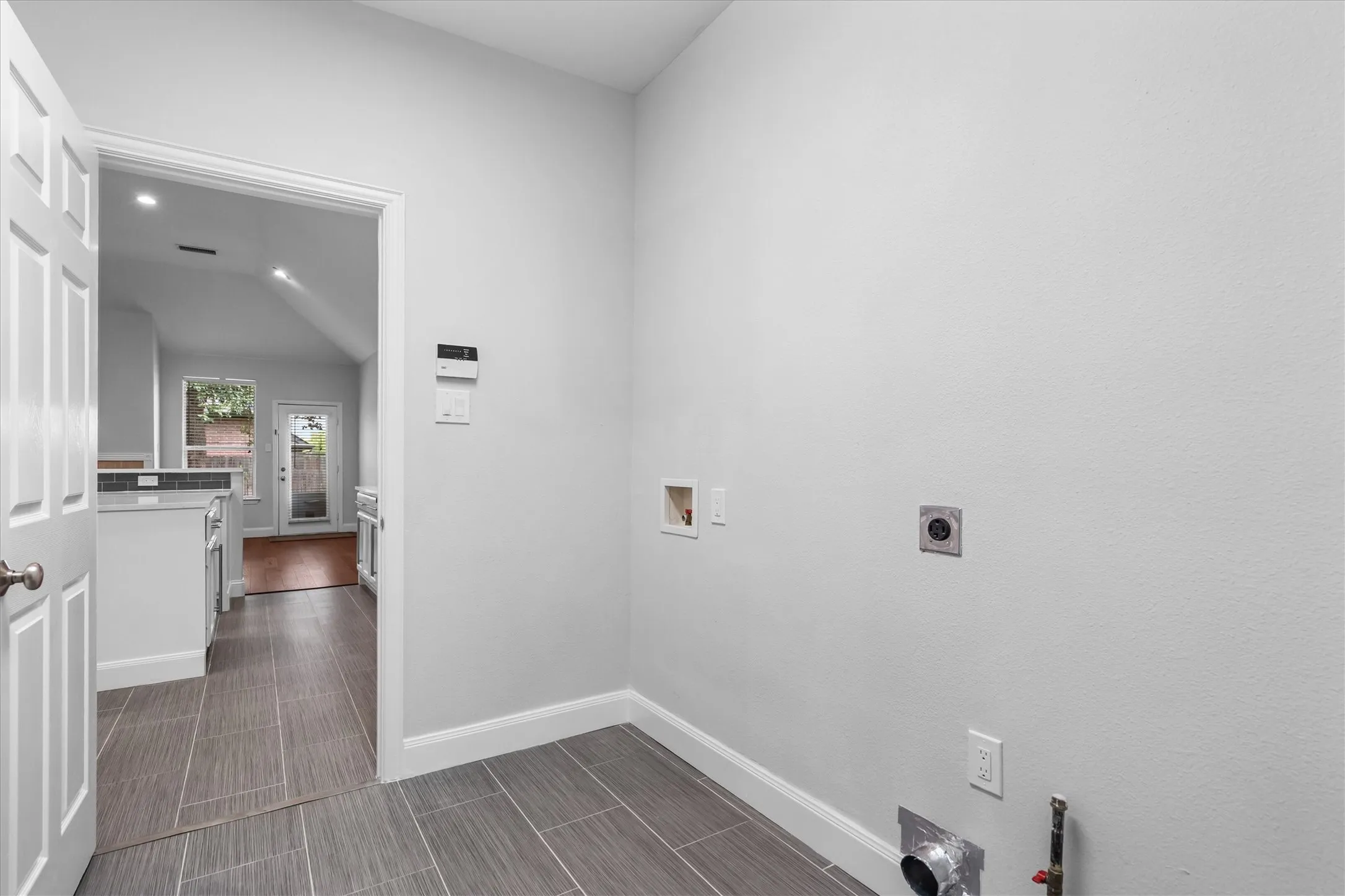 Single Family Residence For Sale in Tarrant County , 5541 Flynn Court, Fort Worth, Texas 76137, 3 Bedroom, 2 Bathroom, 2 Garage spaces, 1,853 Sqft, built in 2000, mls#21367652, Real Estate Agent in Fort Worth, Homes For Sale in Tarrant county, Homes For Sale in Fort Worth, Realtor in Fort Worth Texas, Real Estate Brokerage Independent Realty Texas, Luminita Cordes Realtor