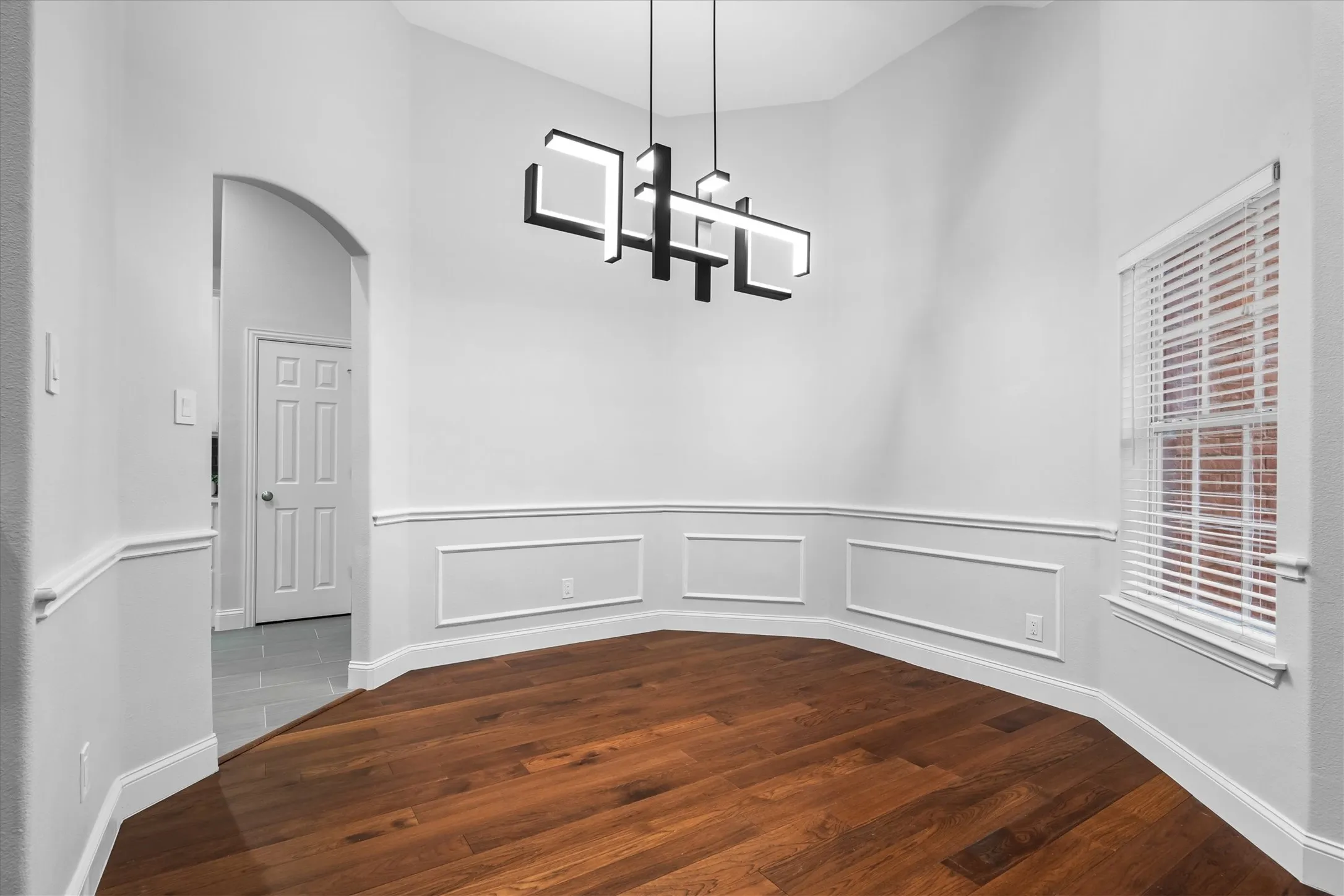 Single Family Residence For Sale in Tarrant County , 5541 Flynn Court, Fort Worth, Texas 76137, 3 Bedroom, 2 Bathroom, 2 Garage spaces, 1,853 Sqft, built in 2000, mls#21367652, Real Estate Agent in Fort Worth, Homes For Sale in Tarrant county, Homes For Sale in Fort Worth, Realtor in Fort Worth Texas, Real Estate Brokerage Independent Realty Texas, Luminita Cordes Realtor