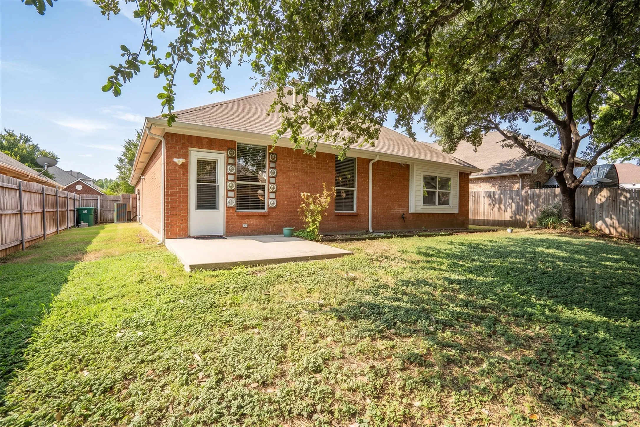 Single Family Residence For Sale in Tarrant County , 5541 Flynn Court, Fort Worth, Texas 76137, 3 Bedroom, 2 Bathroom, 2 Garage spaces, 1,853 Sqft, built in 2000, mls#21367652, Real Estate Agent in Fort Worth, Homes For Sale in Tarrant county, Homes For Sale in Fort Worth, Realtor in Fort Worth Texas, Real Estate Brokerage Independent Realty Texas, Luminita Cordes Realtor