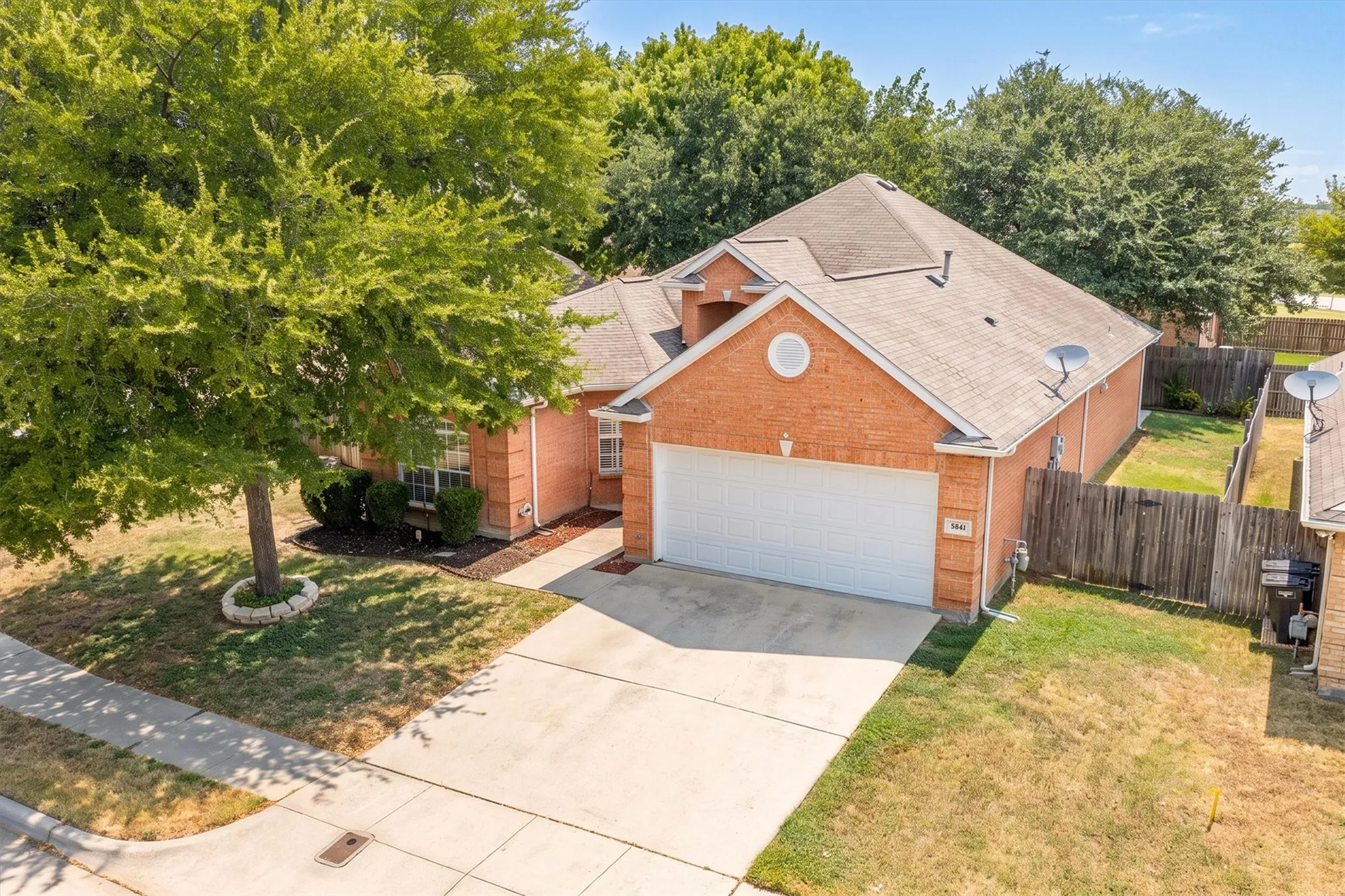 Single Family Residence For Sale in Tarrant County , 5541 Flynn Court, Fort Worth, Texas 76137, 3 Bedroom, 2 Bathroom, 2 Garage spaces, 1,853 Sqft, built in 2000, mls#21367652, Real Estate Agent in Fort Worth, Homes For Sale in Tarrant county, Homes For Sale in Fort Worth, Realtor in Fort Worth Texas, Real Estate Brokerage Independent Realty Texas, Luminita Cordes Realtor