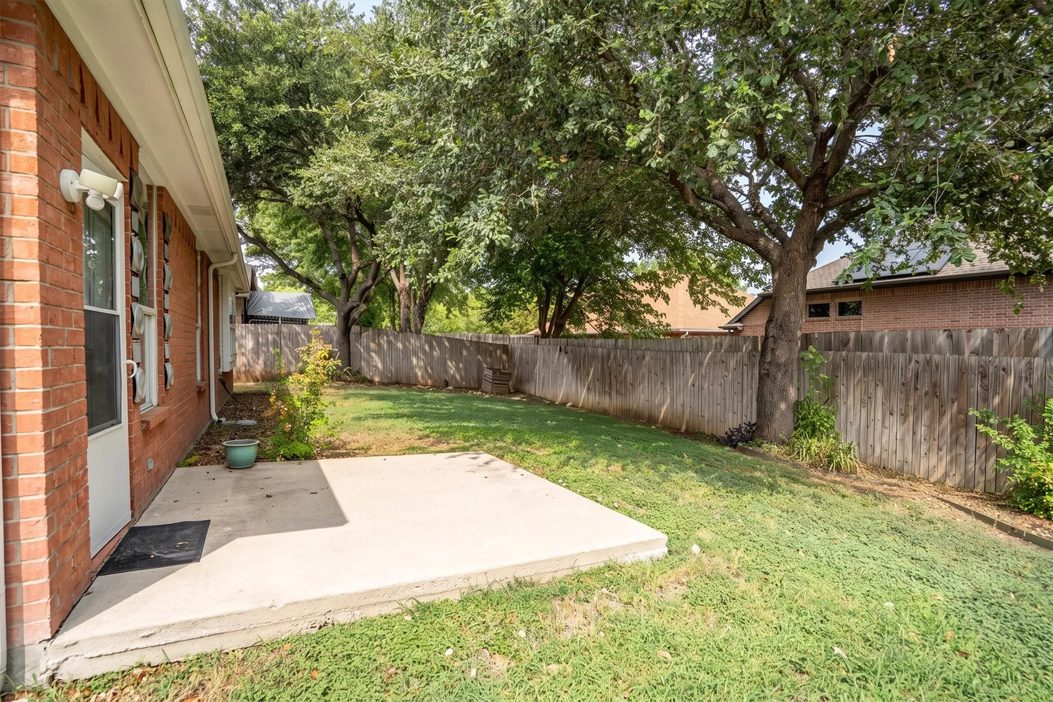 Single Family Residence For Sale in Tarrant County , 5541 Flynn Court, Fort Worth, Texas 76137, 3 Bedroom, 2 Bathroom, 2 Garage spaces, 1,853 Sqft, built in 2000, mls#21367652, Real Estate Agent in Fort Worth, Homes For Sale in Tarrant county, Homes For Sale in Fort Worth, Realtor in Fort Worth Texas, Real Estate Brokerage Independent Realty Texas, Luminita Cordes Realtor