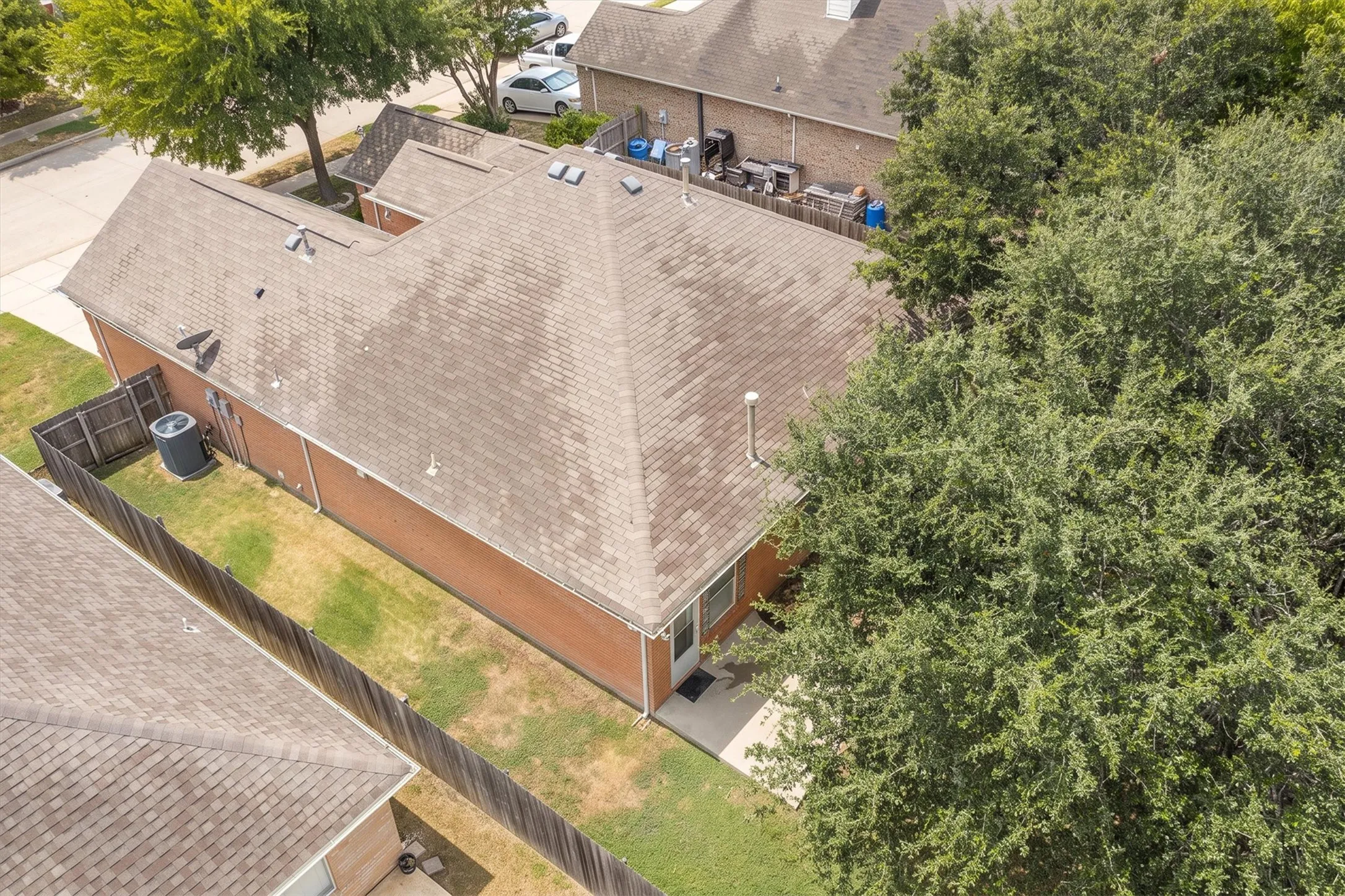 Single Family Residence For Sale in Tarrant County , 5541 Flynn Court, Fort Worth, Texas 76137, 3 Bedroom, 2 Bathroom, 2 Garage spaces, 1,853 Sqft, built in 2000, mls#21367652, Real Estate Agent in Fort Worth, Homes For Sale in Tarrant county, Homes For Sale in Fort Worth, Realtor in Fort Worth Texas, Real Estate Brokerage Independent Realty Texas, Luminita Cordes Realtor