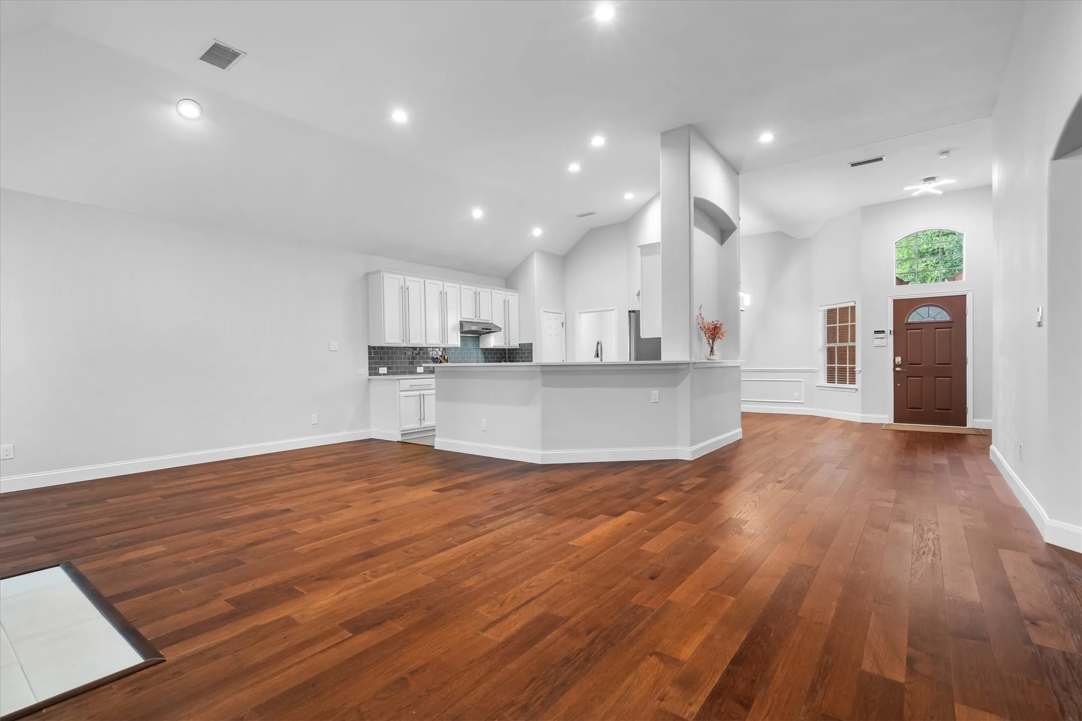 Single Family Residence For Sale in Tarrant County , 5541 Flynn Court, Fort Worth, Texas 76137, 3 Bedroom, 2 Bathroom, 2 Garage spaces, 1,853 Sqft, built in 2000, mls#21367652, Real Estate Agent in Fort Worth, Homes For Sale in Tarrant county, Homes For Sale in Fort Worth, Realtor in Fort Worth Texas, Real Estate Brokerage Independent Realty Texas, Luminita Cordes Realtor