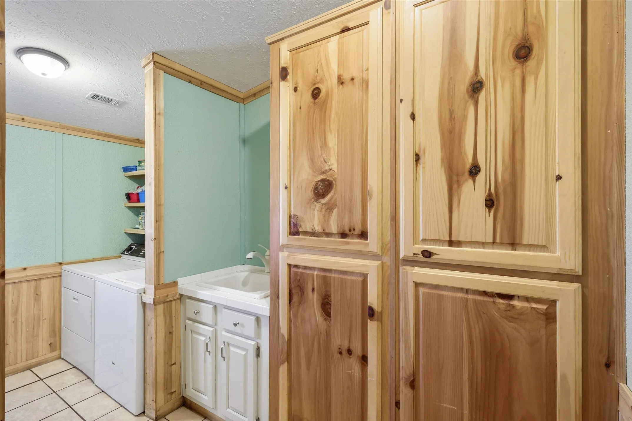 Mobile Home For Sale in Kaufman County , 3850 County Road 120, Wills Point, Texas 75169, 4 Bedroom, 2 Bathroom, 3 Garage spaces, 1,848 Sqft, built in 1998, mls#21369094, Real Estate Agent in Wills Point, Homes For Sale in Kaufman county, Homes For Sale in Wills Point, Realtor in Wills Point Texas, Real Estate Brokerage Independent Realty Texas, Luminita Cordes Realtor