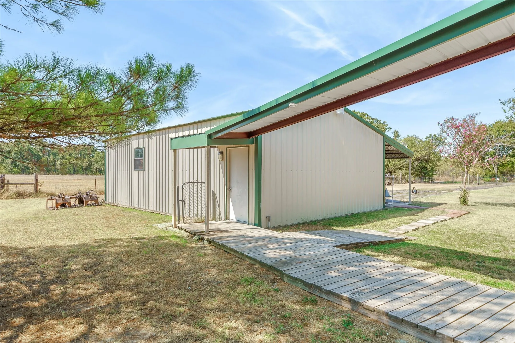 Mobile Home For Sale in Kaufman County , 3850 County Road 120, Wills Point, Texas 75169, 4 Bedroom, 2 Bathroom, 3 Garage spaces, 1,848 Sqft, built in 1998, mls#21369094, Real Estate Agent in Wills Point, Homes For Sale in Kaufman county, Homes For Sale in Wills Point, Realtor in Wills Point Texas, Real Estate Brokerage Independent Realty Texas, Luminita Cordes Realtor