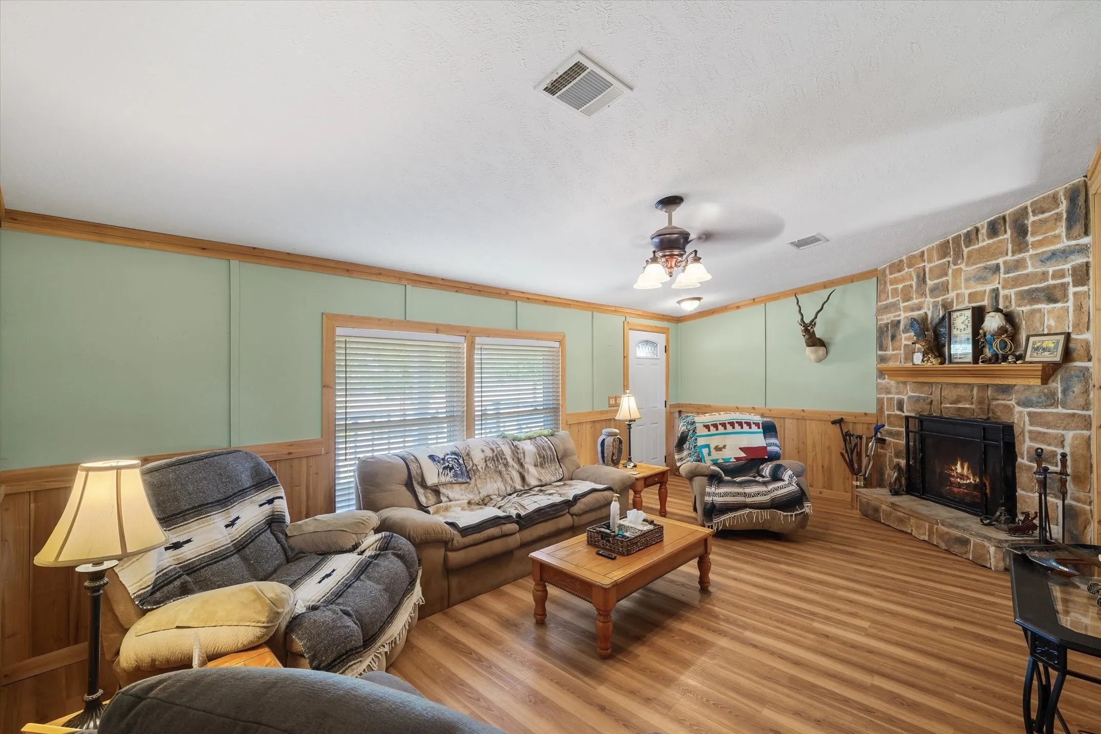 Mobile Home For Sale in Kaufman County , 3850 County Road 120, Wills Point, Texas 75169, 4 Bedroom, 2 Bathroom, 3 Garage spaces, 1,848 Sqft, built in 1998, mls#21369094, Real Estate Agent in Wills Point, Homes For Sale in Kaufman county, Homes For Sale in Wills Point, Realtor in Wills Point Texas, Real Estate Brokerage Independent Realty Texas, Luminita Cordes Realtor