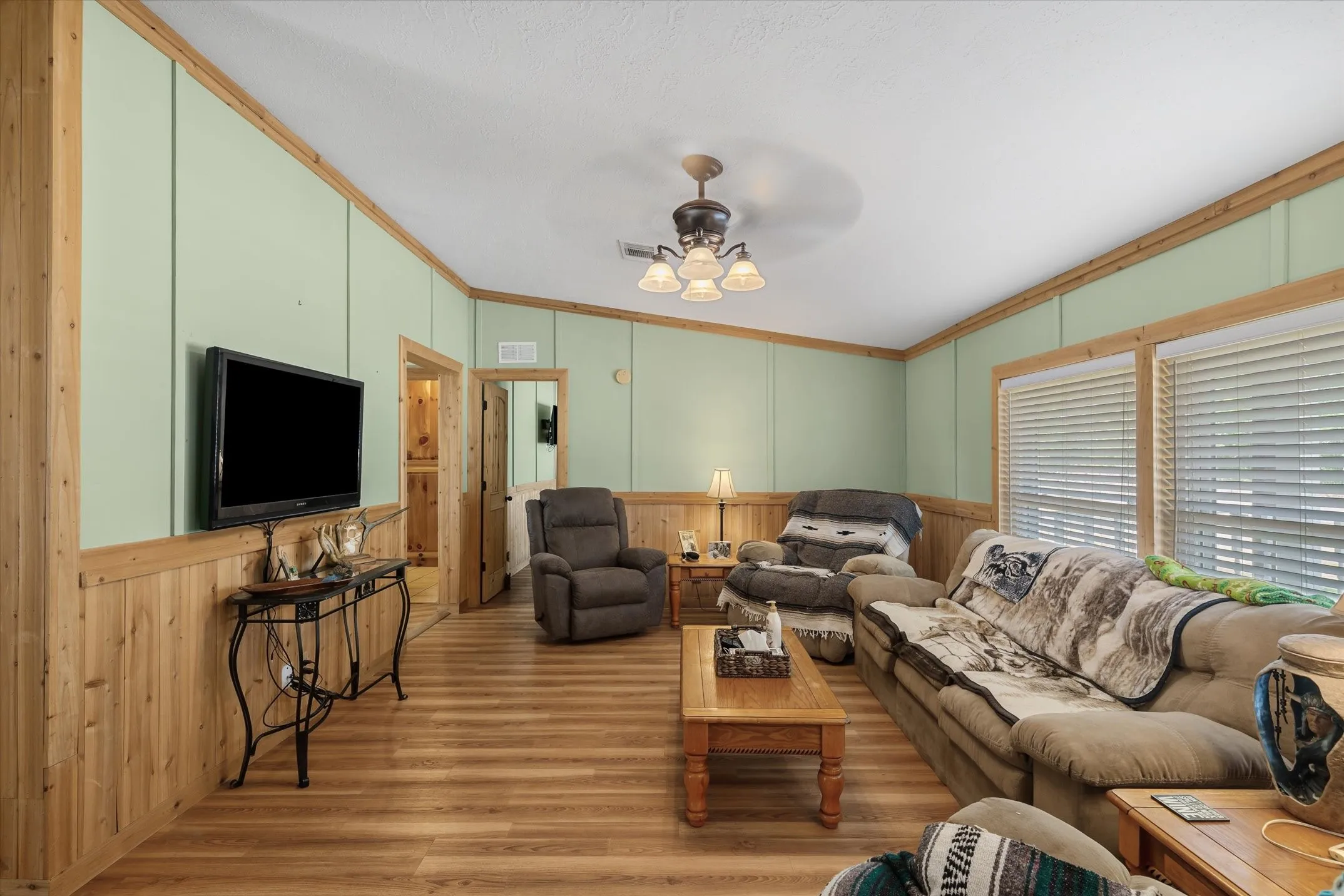Mobile Home For Sale in Kaufman County , 3850 County Road 120, Wills Point, Texas 75169, 4 Bedroom, 2 Bathroom, 3 Garage spaces, 1,848 Sqft, built in 1998, mls#21369094, Real Estate Agent in Wills Point, Homes For Sale in Kaufman county, Homes For Sale in Wills Point, Realtor in Wills Point Texas, Real Estate Brokerage Independent Realty Texas, Luminita Cordes Realtor
