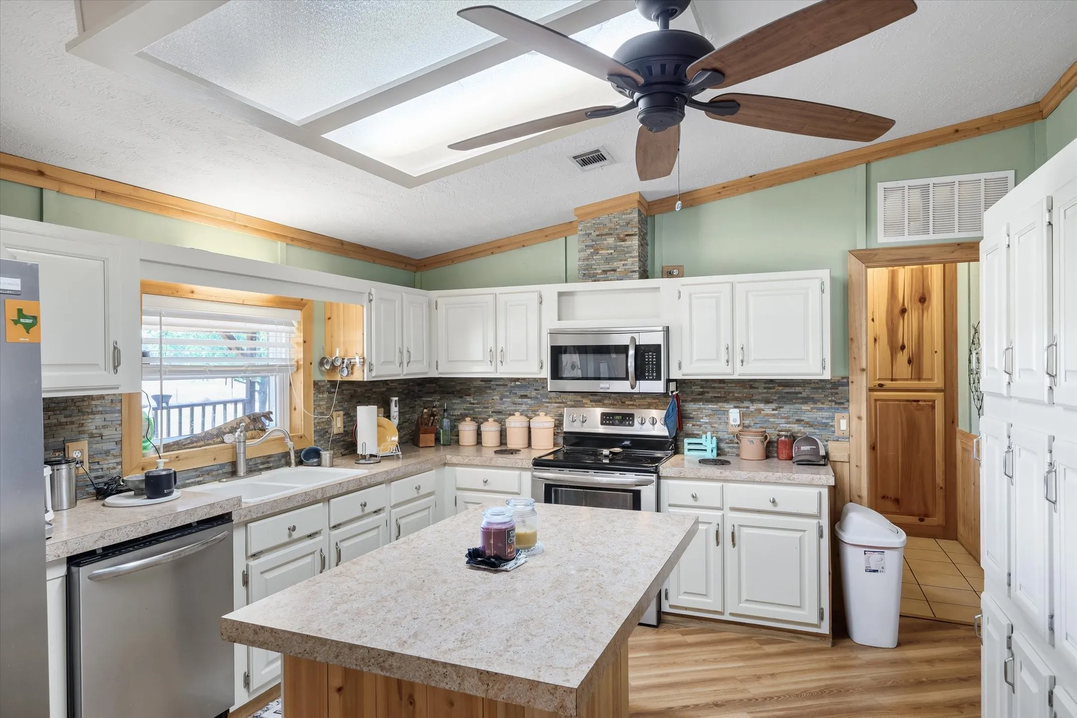 Mobile Home For Sale in Kaufman County , 3850 County Road 120, Wills Point, Texas 75169, 4 Bedroom, 2 Bathroom, 3 Garage spaces, 1,848 Sqft, built in 1998, mls#21369094, Real Estate Agent in Wills Point, Homes For Sale in Kaufman county, Homes For Sale in Wills Point, Realtor in Wills Point Texas, Real Estate Brokerage Independent Realty Texas, Luminita Cordes Realtor