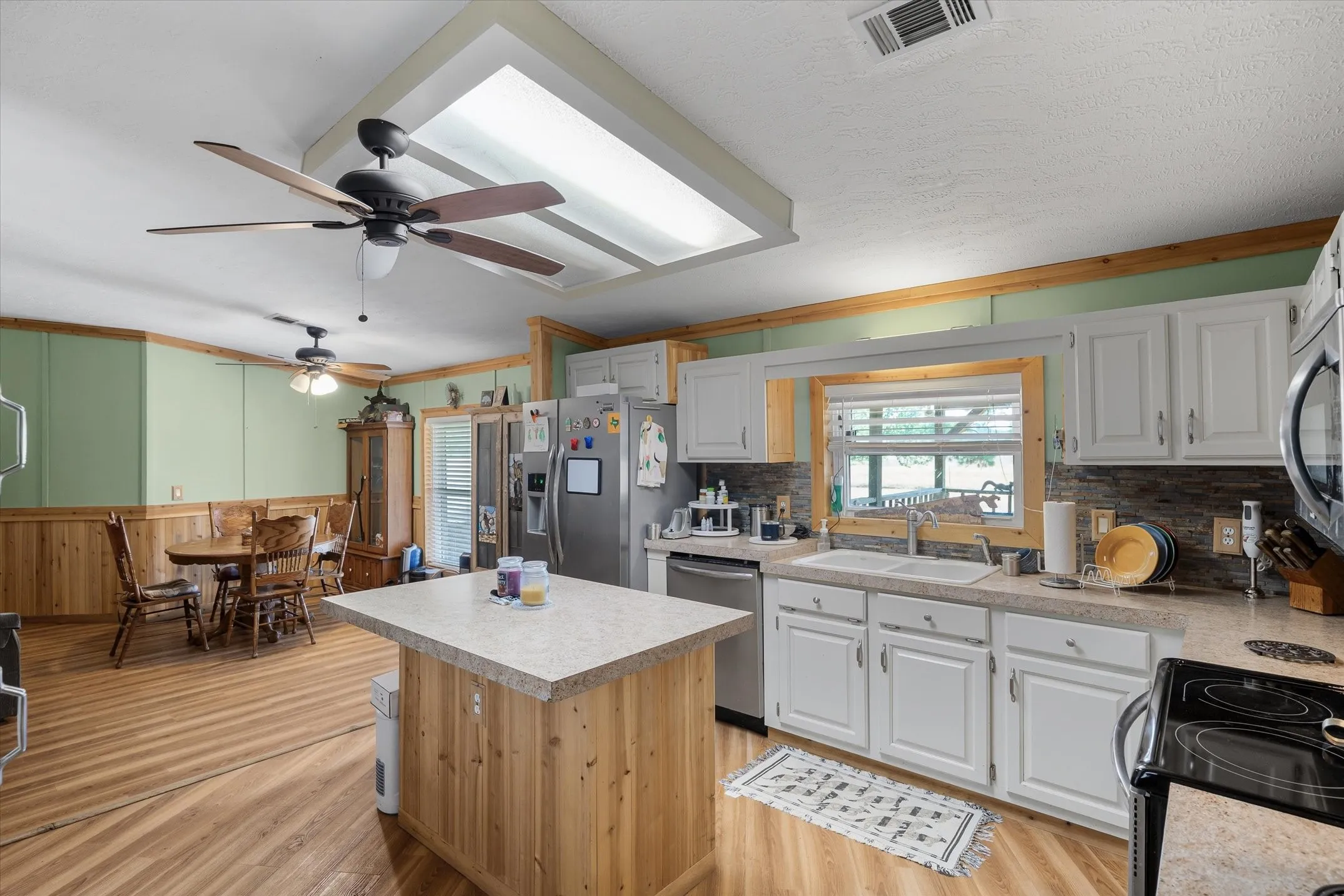 Mobile Home For Sale in Kaufman County , 3850 County Road 120, Wills Point, Texas 75169, 4 Bedroom, 2 Bathroom, 3 Garage spaces, 1,848 Sqft, built in 1998, mls#21369094, Real Estate Agent in Wills Point, Homes For Sale in Kaufman county, Homes For Sale in Wills Point, Realtor in Wills Point Texas, Real Estate Brokerage Independent Realty Texas, Luminita Cordes Realtor