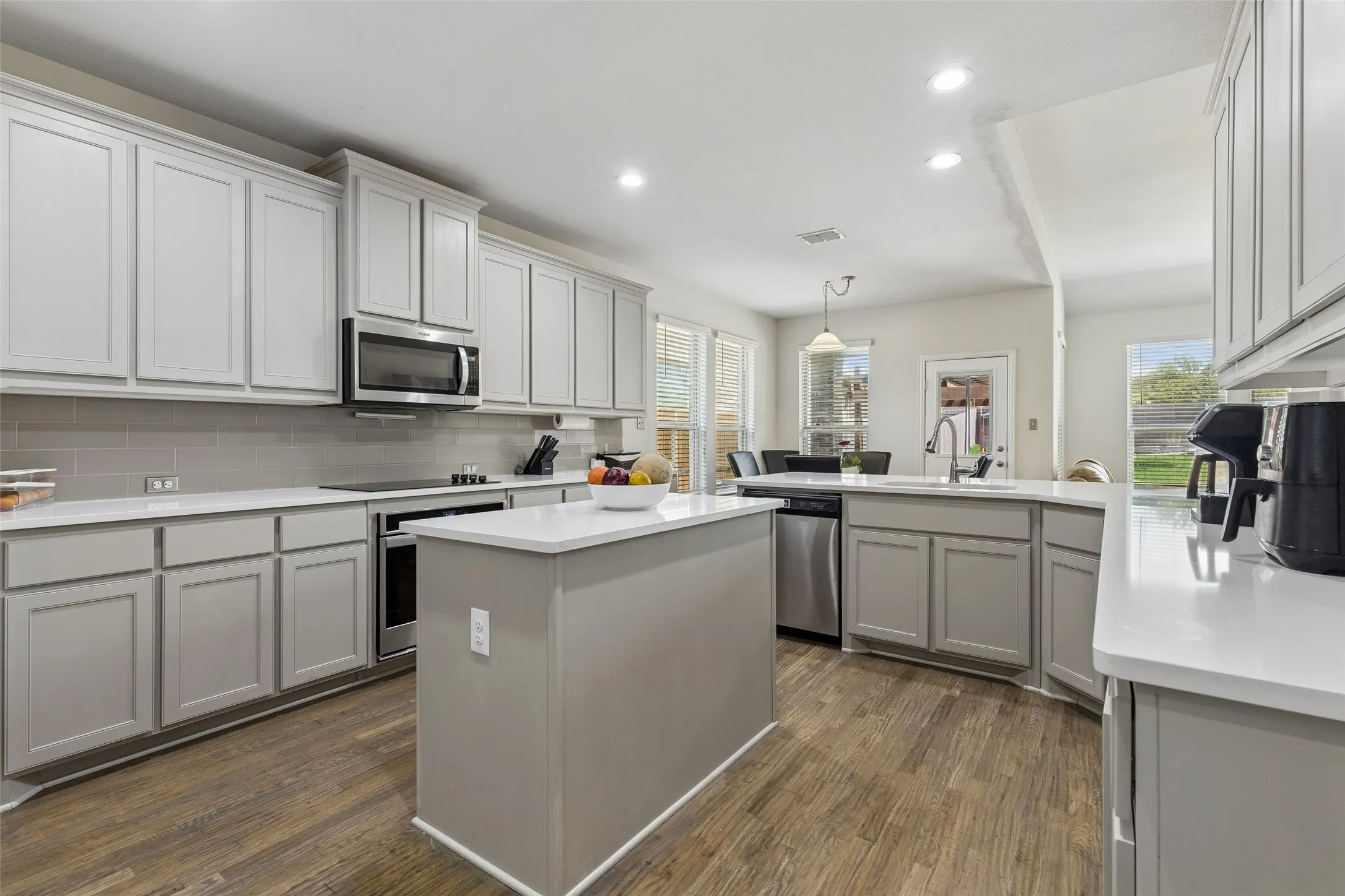 Single Family Residence For Sale in Tarrant County , 1304 Mountain View Lane, Kennedale, Texas 76060, 4 Bedroom, 4 Bathroom, 2 Garage spaces, 3,344 Sqft, built in 2018, mls#21376285, Real Estate Agent in Kennedale, Homes For Sale in Tarrant county, Homes For Sale in Kennedale, Realtor in Kennedale Texas, Real Estate Brokerage Independent Realty Texas, Luminita Cordes Realtor