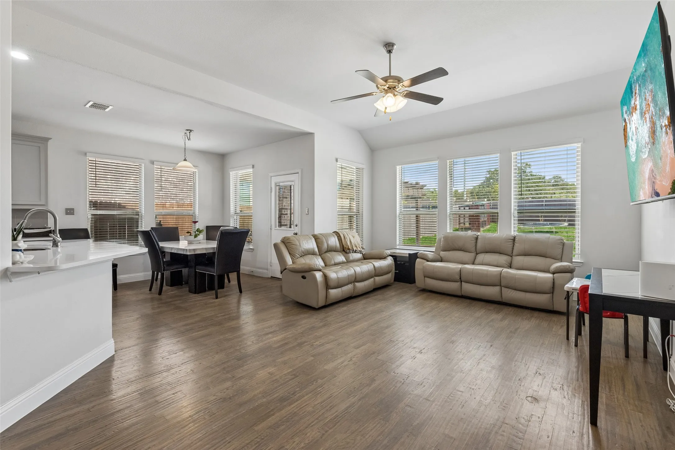 Single Family Residence For Sale in Tarrant County , 1304 Mountain View Lane, Kennedale, Texas 76060, 4 Bedroom, 4 Bathroom, 2 Garage spaces, 3,344 Sqft, built in 2018, mls#21376285, Real Estate Agent in Kennedale, Homes For Sale in Tarrant county, Homes For Sale in Kennedale, Realtor in Kennedale Texas, Real Estate Brokerage Independent Realty Texas, Luminita Cordes Realtor