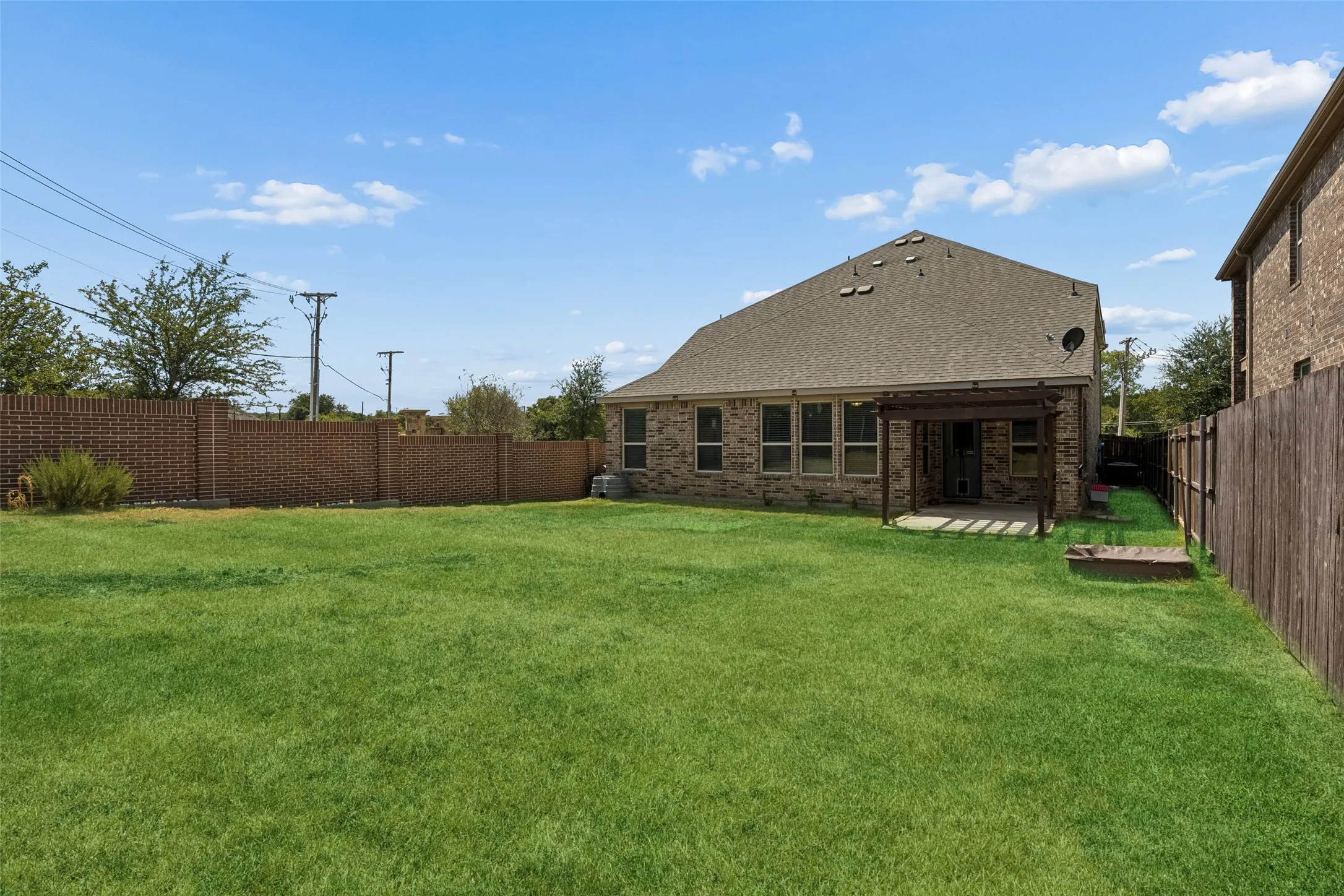 Single Family Residence For Sale in Tarrant County , 1304 Mountain View Lane, Kennedale, Texas 76060, 4 Bedroom, 4 Bathroom, 2 Garage spaces, 3,344 Sqft, built in 2018, mls#21376285, Real Estate Agent in Kennedale, Homes For Sale in Tarrant county, Homes For Sale in Kennedale, Realtor in Kennedale Texas, Real Estate Brokerage Independent Realty Texas, Luminita Cordes Realtor