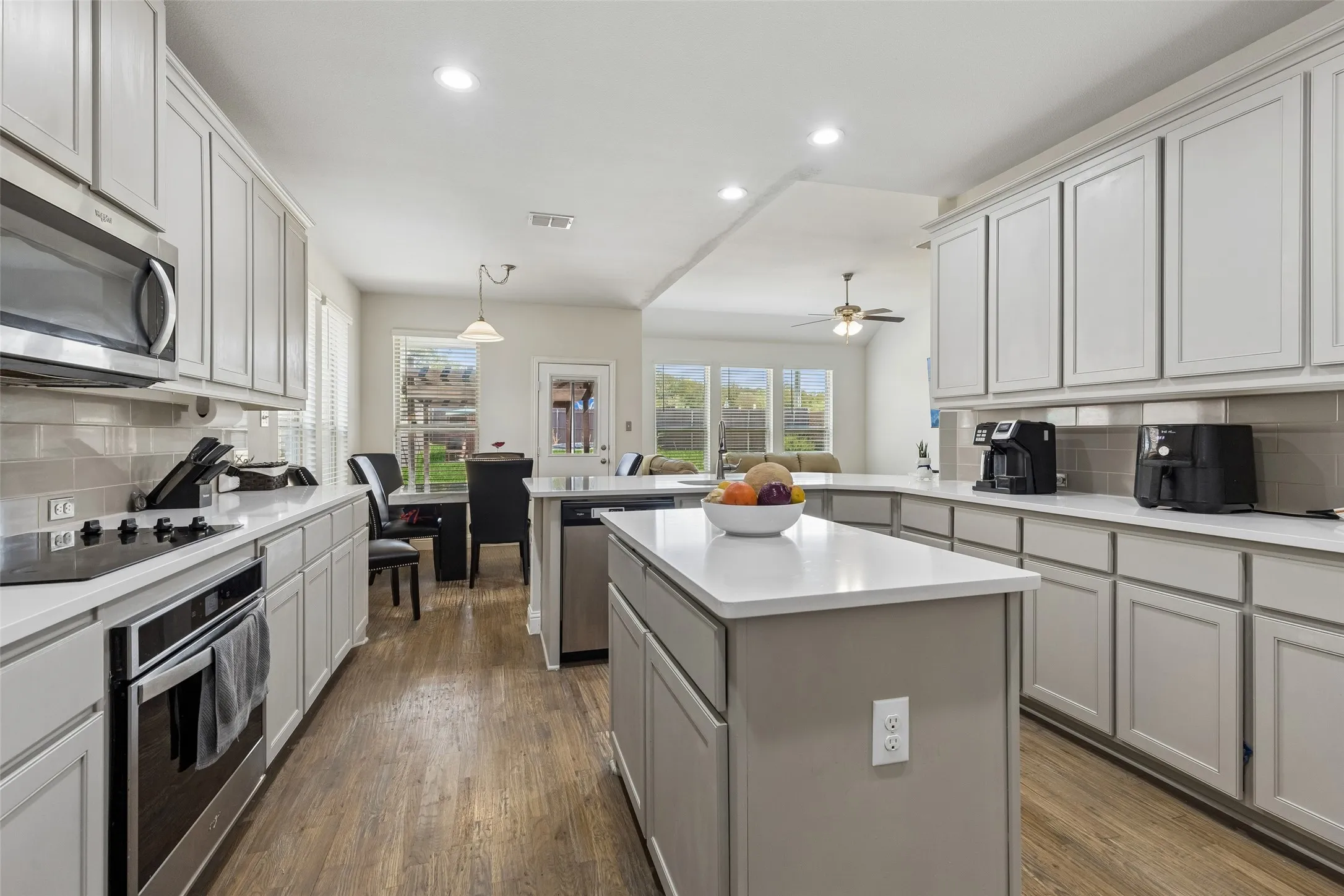 Single Family Residence For Sale in Tarrant County , 1304 Mountain View Lane, Kennedale, Texas 76060, 4 Bedroom, 4 Bathroom, 2 Garage spaces, 3,344 Sqft, built in 2018, mls#21376285, Real Estate Agent in Kennedale, Homes For Sale in Tarrant county, Homes For Sale in Kennedale, Realtor in Kennedale Texas, Real Estate Brokerage Independent Realty Texas, Luminita Cordes Realtor