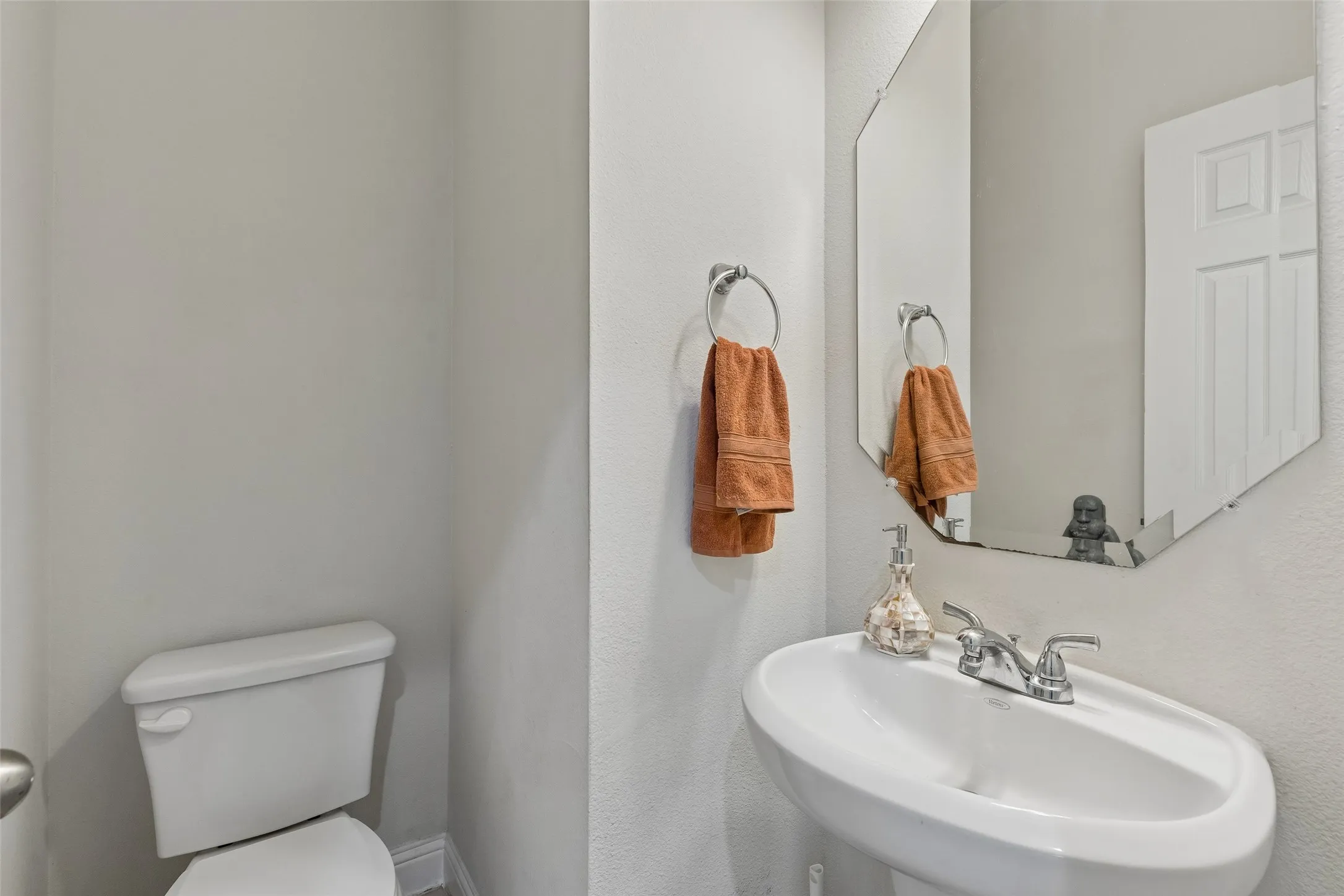 Single Family Residence For Sale in Tarrant County , 1304 Mountain View Lane, Kennedale, Texas 76060, 4 Bedroom, 4 Bathroom, 2 Garage spaces, 3,344 Sqft, built in 2018, mls#21376285, Real Estate Agent in Kennedale, Homes For Sale in Tarrant county, Homes For Sale in Kennedale, Realtor in Kennedale Texas, Real Estate Brokerage Independent Realty Texas, Luminita Cordes Realtor