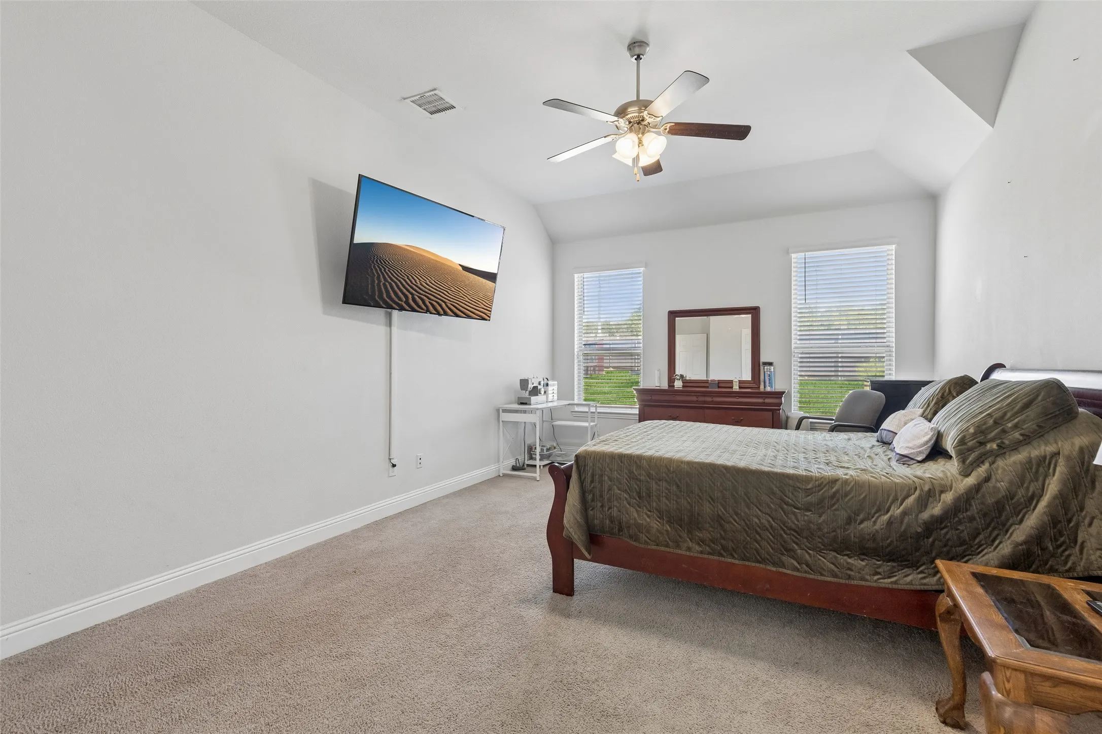 Single Family Residence For Sale in Tarrant County , 1304 Mountain View Lane, Kennedale, Texas 76060, 4 Bedroom, 4 Bathroom, 2 Garage spaces, 3,344 Sqft, built in 2018, mls#21376285, Real Estate Agent in Kennedale, Homes For Sale in Tarrant county, Homes For Sale in Kennedale, Realtor in Kennedale Texas, Real Estate Brokerage Independent Realty Texas, Luminita Cordes Realtor