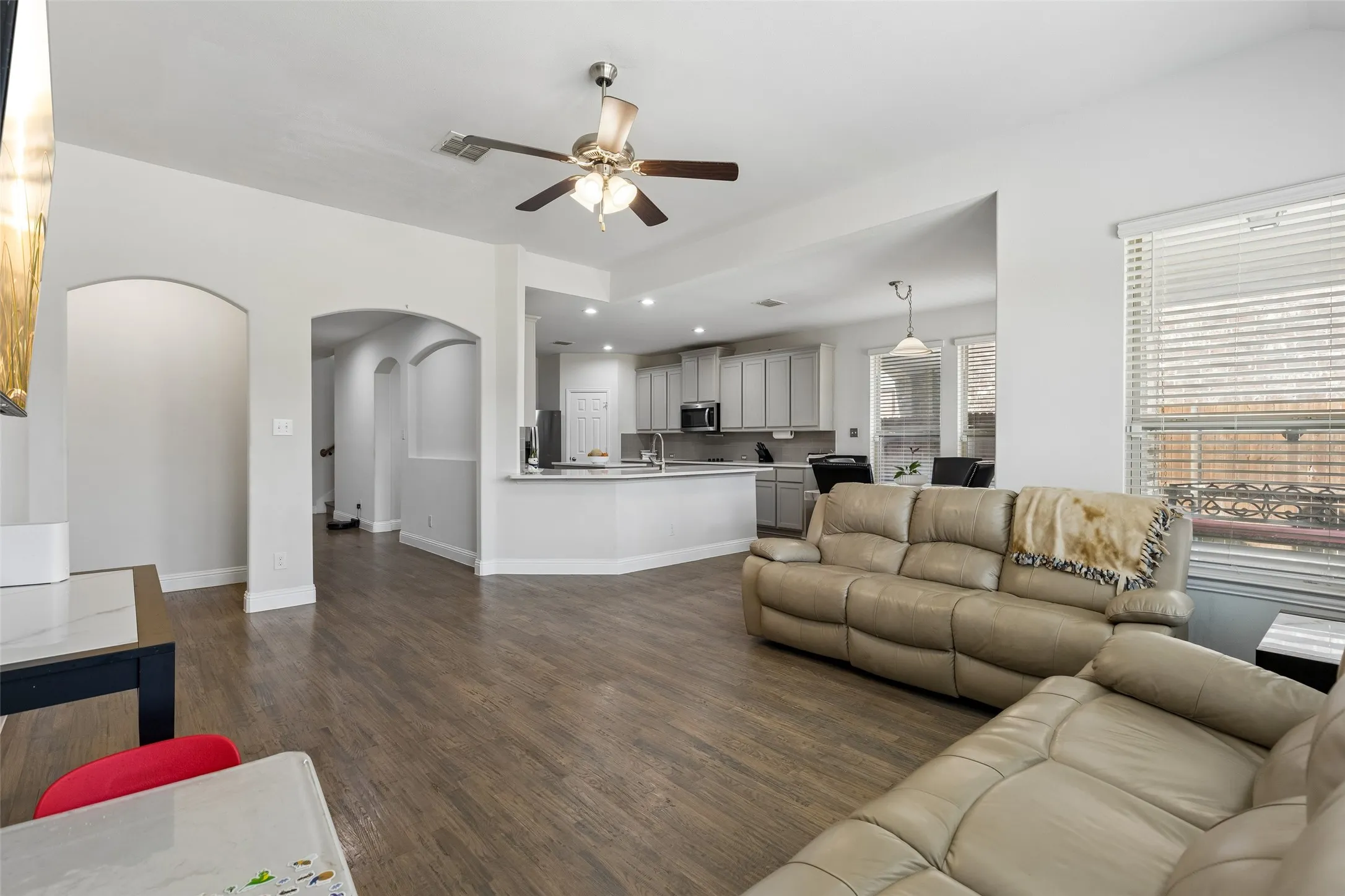 Single Family Residence For Sale in Tarrant County , 1304 Mountain View Lane, Kennedale, Texas 76060, 4 Bedroom, 4 Bathroom, 2 Garage spaces, 3,344 Sqft, built in 2018, mls#21376285, Real Estate Agent in Kennedale, Homes For Sale in Tarrant county, Homes For Sale in Kennedale, Realtor in Kennedale Texas, Real Estate Brokerage Independent Realty Texas, Luminita Cordes Realtor
