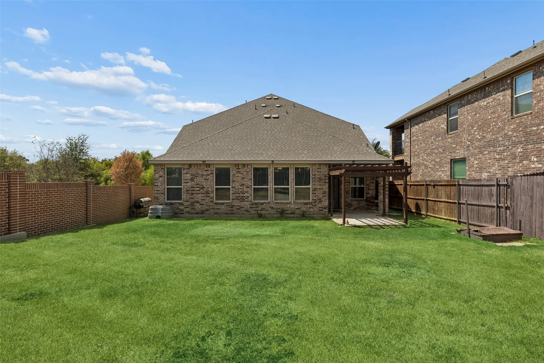 Single Family Residence For Sale in Tarrant County , 1304 Mountain View Lane, Kennedale, Texas 76060, 4 Bedroom, 4 Bathroom, 2 Garage spaces, 3,344 Sqft, built in 2018, mls#21376285, Real Estate Agent in Kennedale, Homes For Sale in Tarrant county, Homes For Sale in Kennedale, Realtor in Kennedale Texas, Real Estate Brokerage Independent Realty Texas, Luminita Cordes Realtor