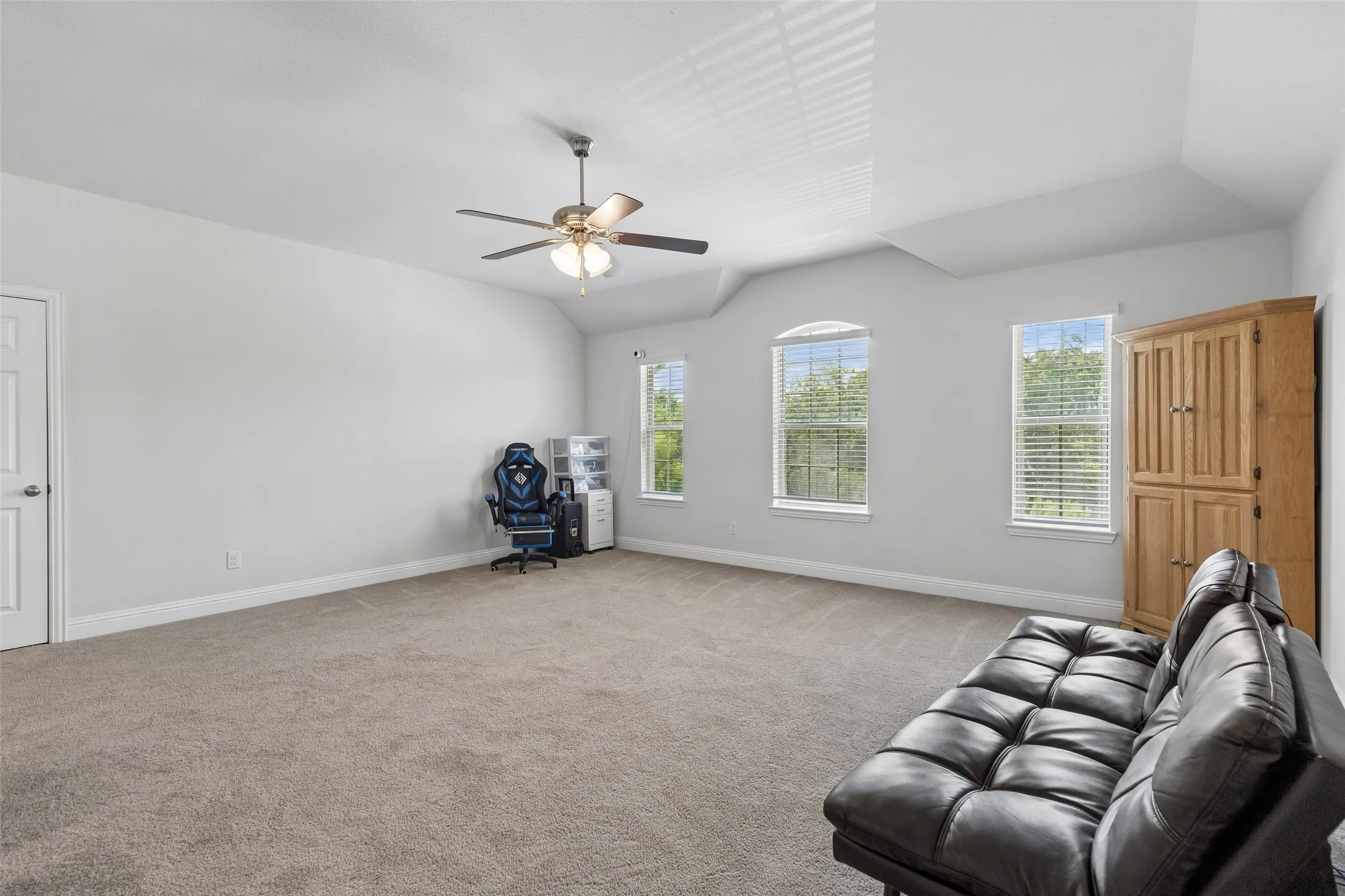 Single Family Residence For Sale in Tarrant County , 1304 Mountain View Lane, Kennedale, Texas 76060, 4 Bedroom, 4 Bathroom, 2 Garage spaces, 3,344 Sqft, built in 2018, mls#21376285, Real Estate Agent in Kennedale, Homes For Sale in Tarrant county, Homes For Sale in Kennedale, Realtor in Kennedale Texas, Real Estate Brokerage Independent Realty Texas, Luminita Cordes Realtor