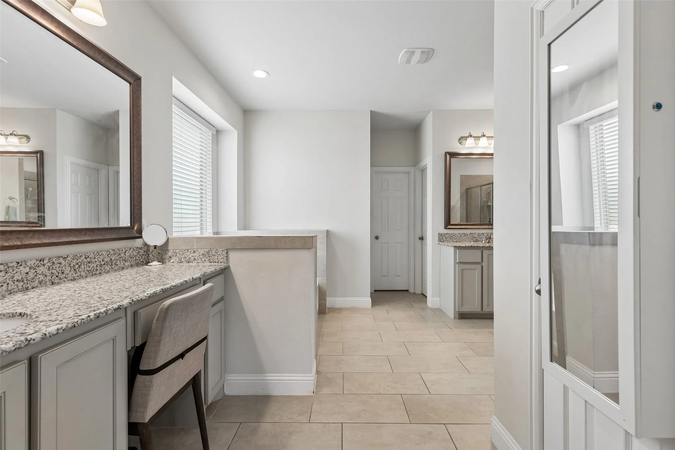 Single Family Residence For Sale in Tarrant County , 1304 Mountain View Lane, Kennedale, Texas 76060, 4 Bedroom, 4 Bathroom, 2 Garage spaces, 3,344 Sqft, built in 2018, mls#21376285, Real Estate Agent in Kennedale, Homes For Sale in Tarrant county, Homes For Sale in Kennedale, Realtor in Kennedale Texas, Real Estate Brokerage Independent Realty Texas, Luminita Cordes Realtor