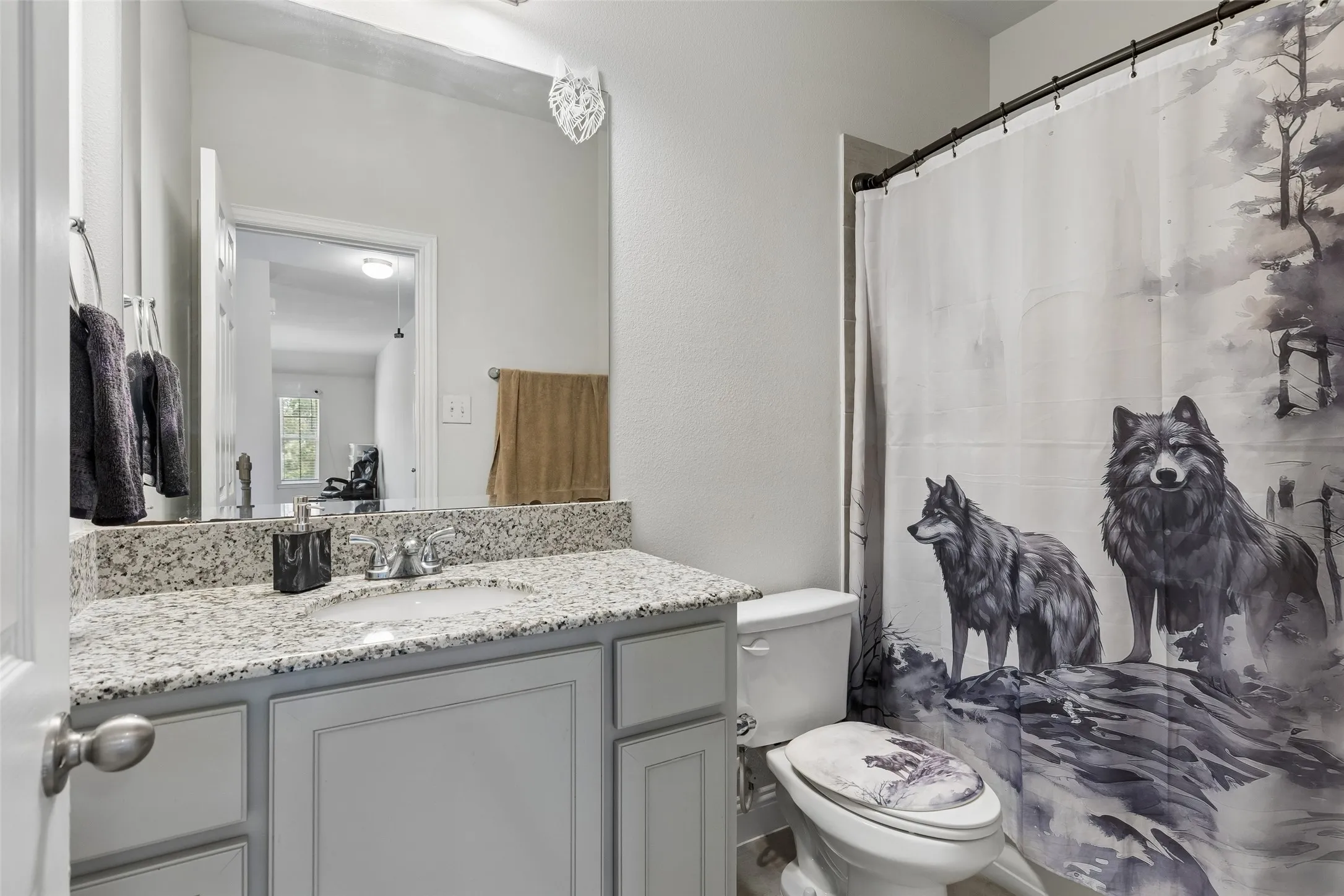Single Family Residence For Sale in Tarrant County , 1304 Mountain View Lane, Kennedale, Texas 76060, 4 Bedroom, 4 Bathroom, 2 Garage spaces, 3,344 Sqft, built in 2018, mls#21376285, Real Estate Agent in Kennedale, Homes For Sale in Tarrant county, Homes For Sale in Kennedale, Realtor in Kennedale Texas, Real Estate Brokerage Independent Realty Texas, Luminita Cordes Realtor