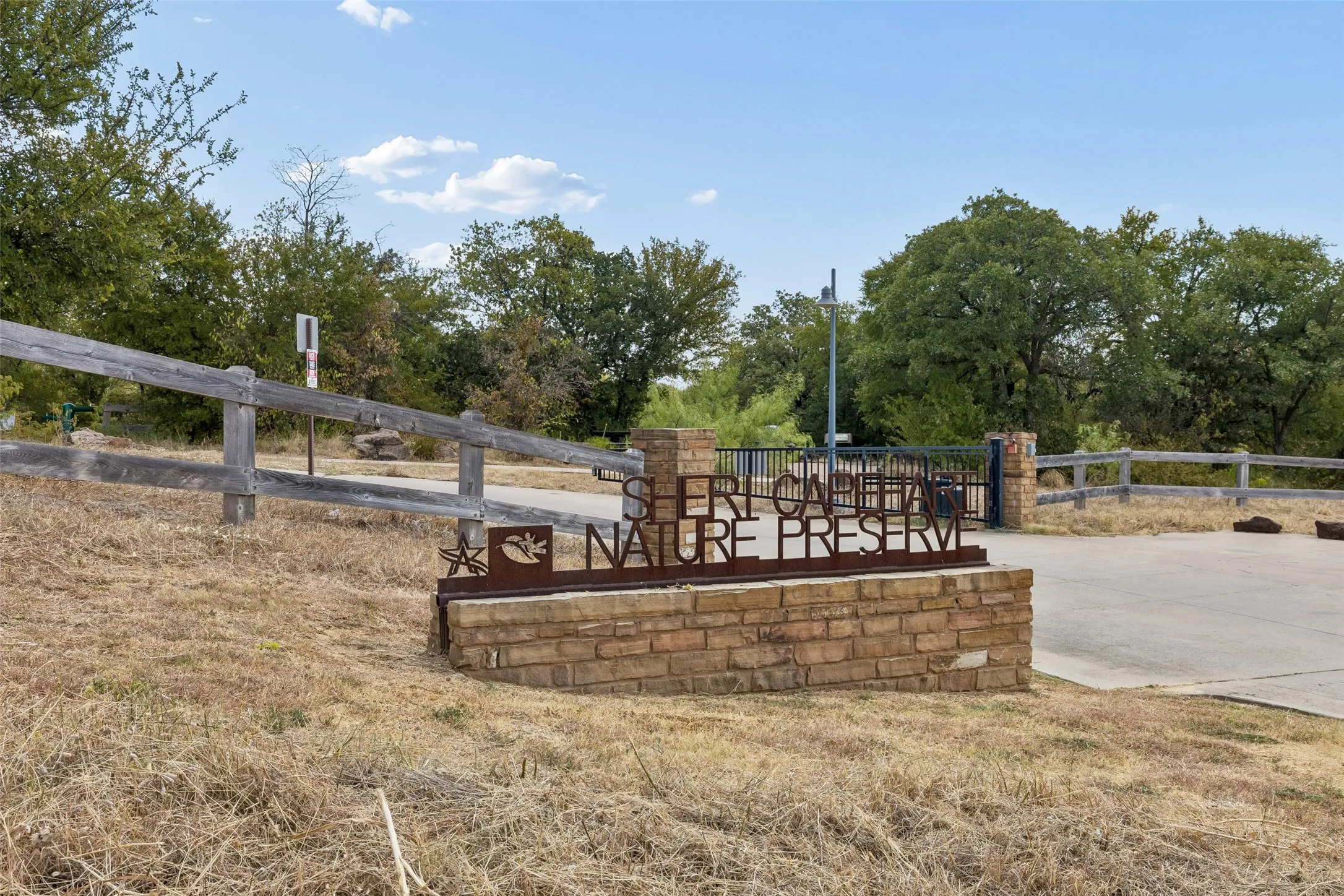 Single Family Residence For Sale in Tarrant County , 1304 Mountain View Lane, Kennedale, Texas 76060, 4 Bedroom, 4 Bathroom, 2 Garage spaces, 3,344 Sqft, built in 2018, mls#21376285, Real Estate Agent in Kennedale, Homes For Sale in Tarrant county, Homes For Sale in Kennedale, Realtor in Kennedale Texas, Real Estate Brokerage Independent Realty Texas, Luminita Cordes Realtor
