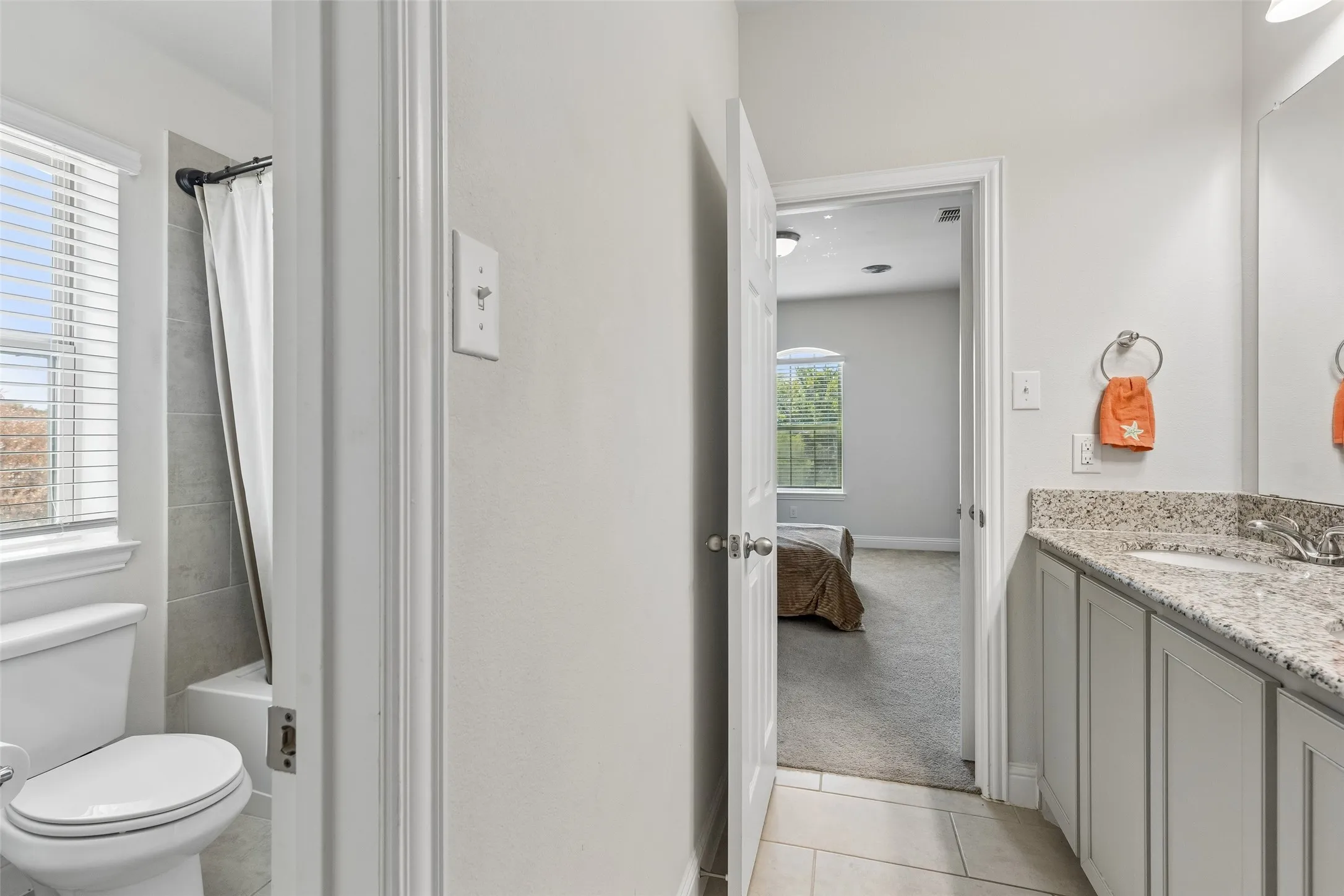 Single Family Residence For Sale in Tarrant County , 1304 Mountain View Lane, Kennedale, Texas 76060, 4 Bedroom, 4 Bathroom, 2 Garage spaces, 3,344 Sqft, built in 2018, mls#21376285, Real Estate Agent in Kennedale, Homes For Sale in Tarrant county, Homes For Sale in Kennedale, Realtor in Kennedale Texas, Real Estate Brokerage Independent Realty Texas, Luminita Cordes Realtor